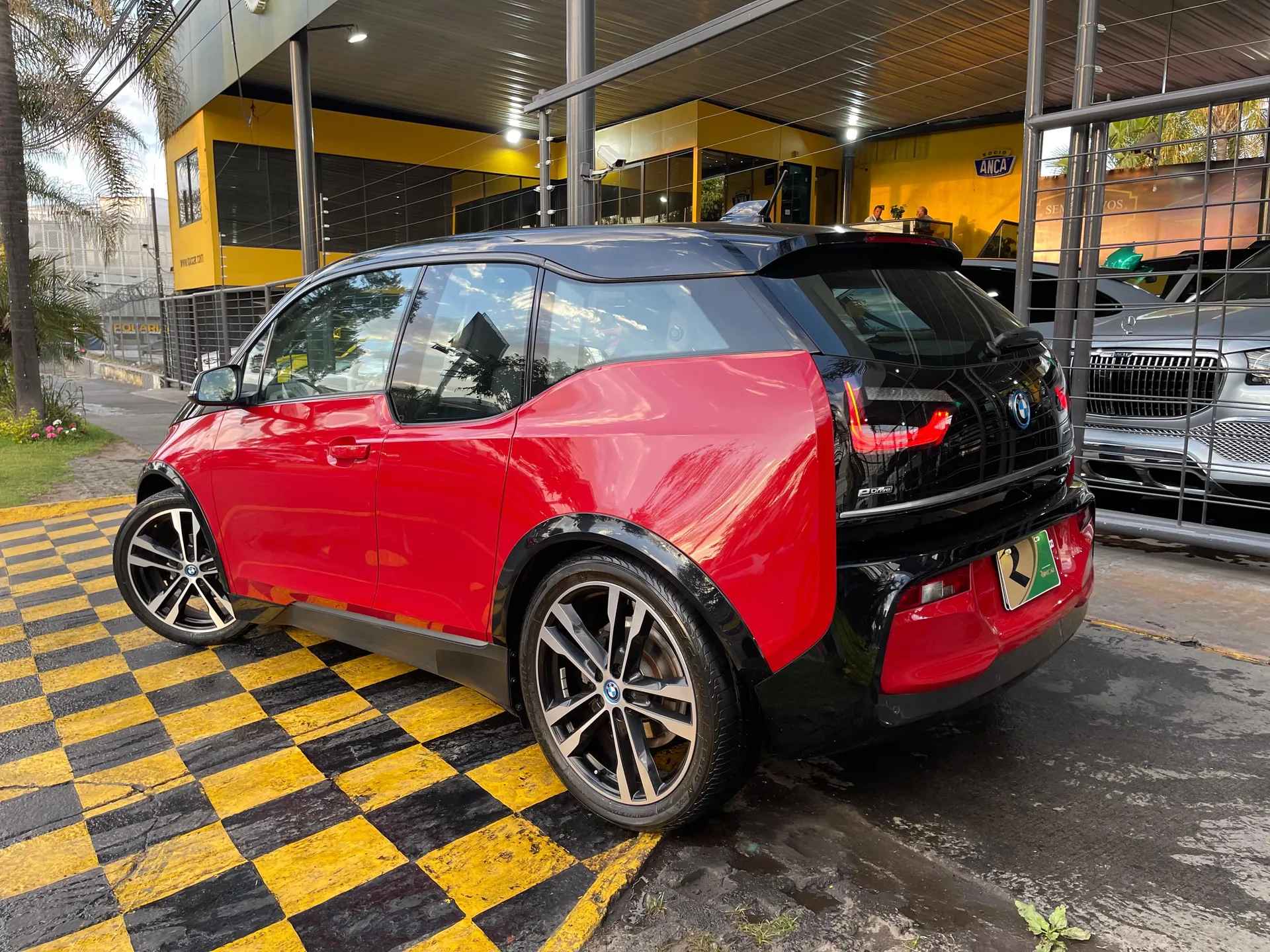 Car image 4