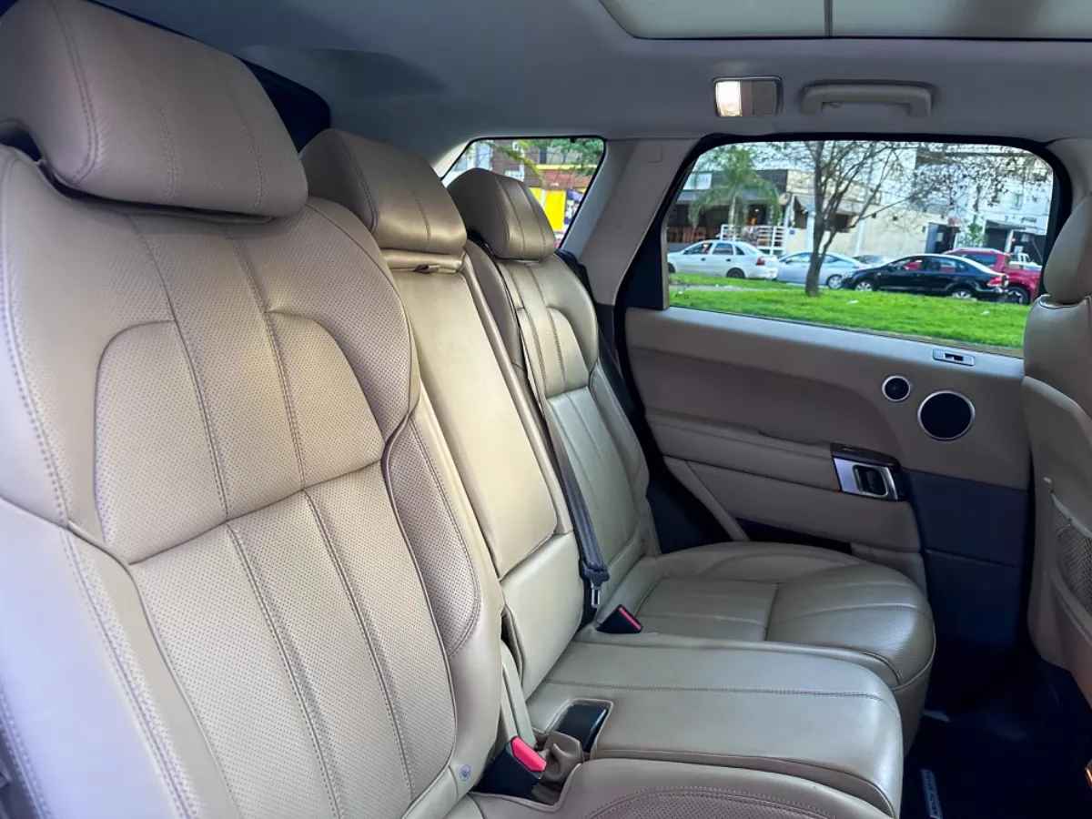 Car image 18
