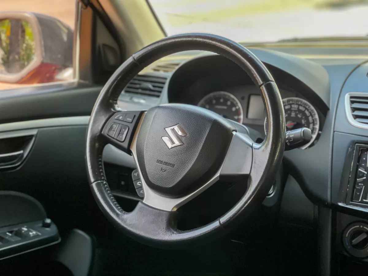 Car image 10