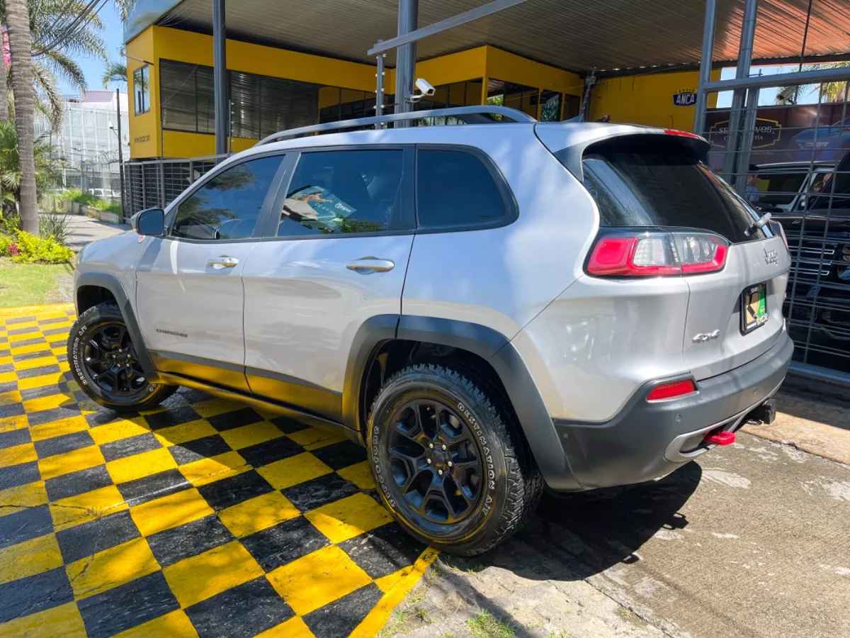 Car image 6