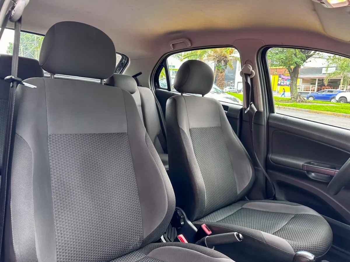 Car image 15