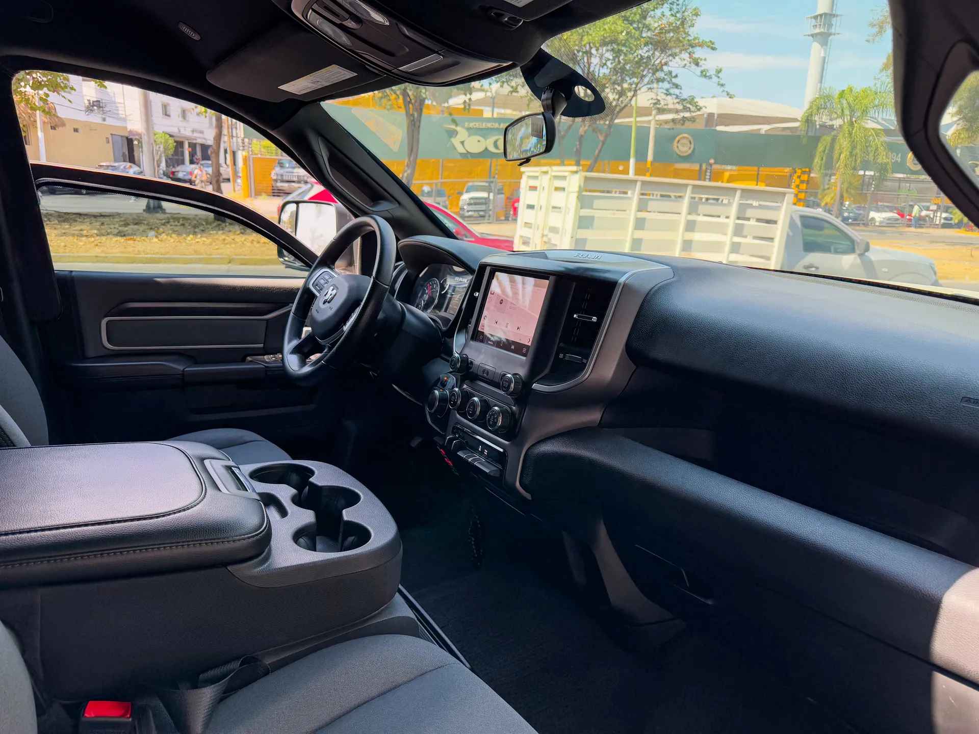 Car image 13