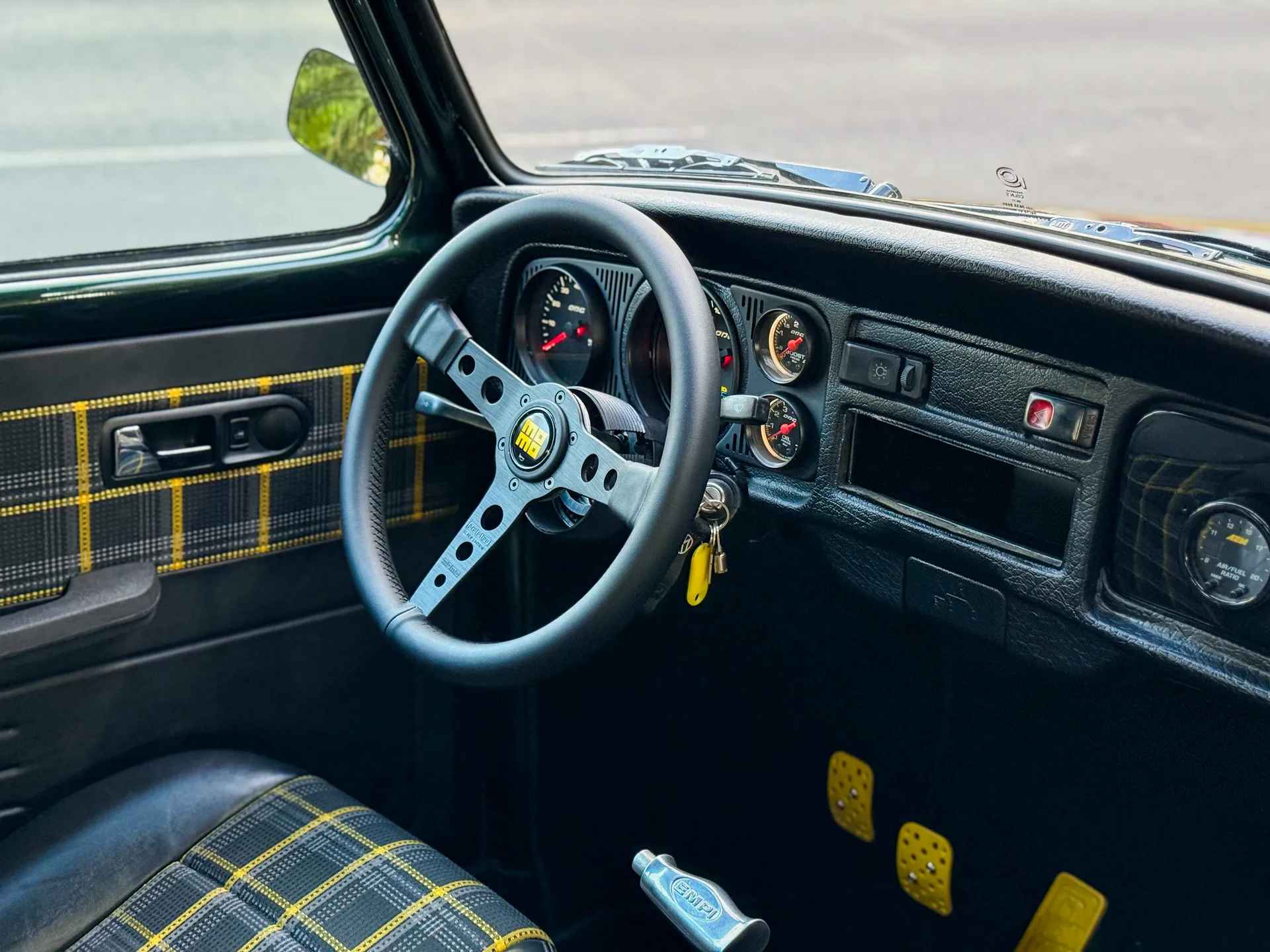 Car image 13