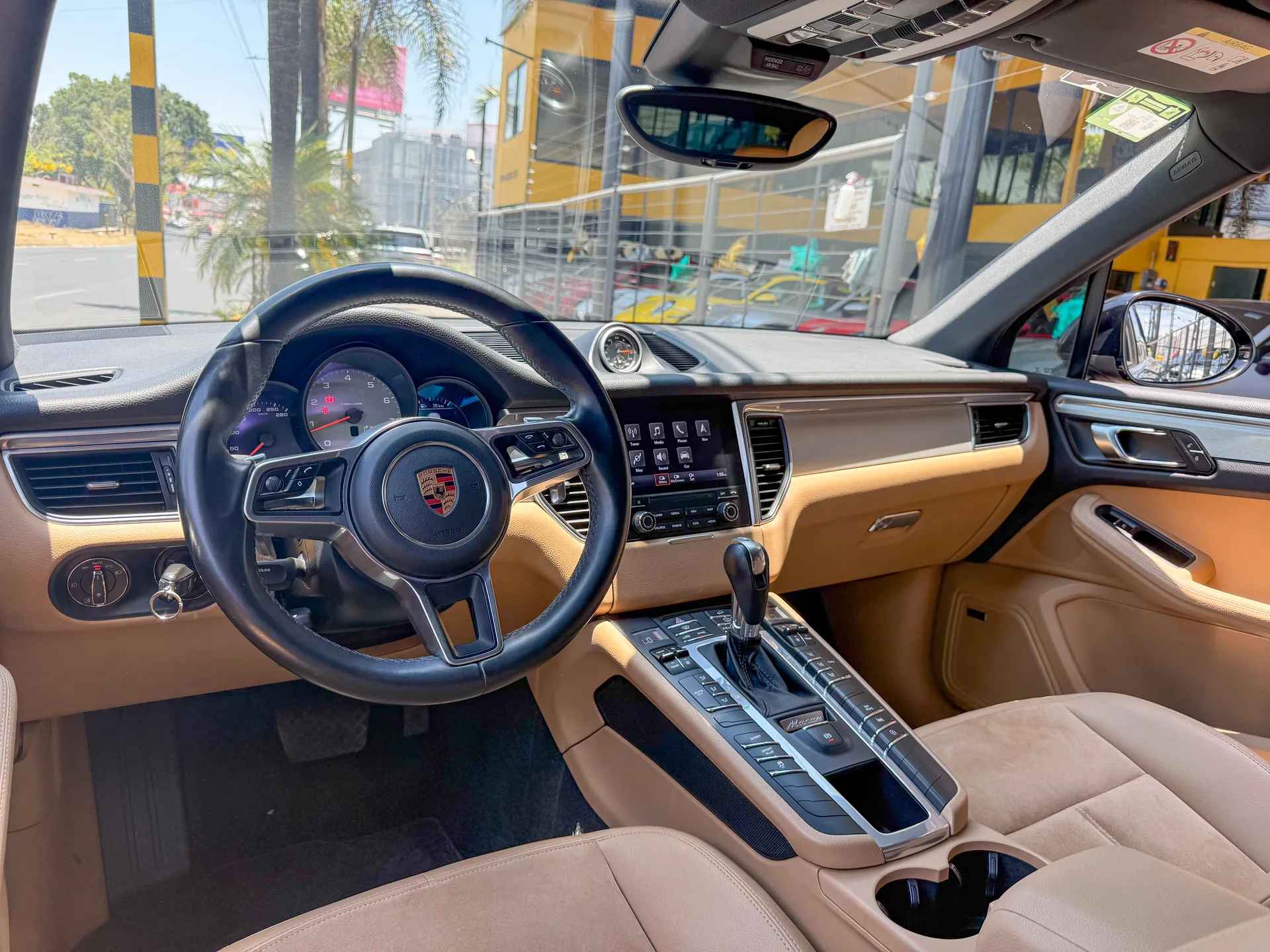 Car image 10