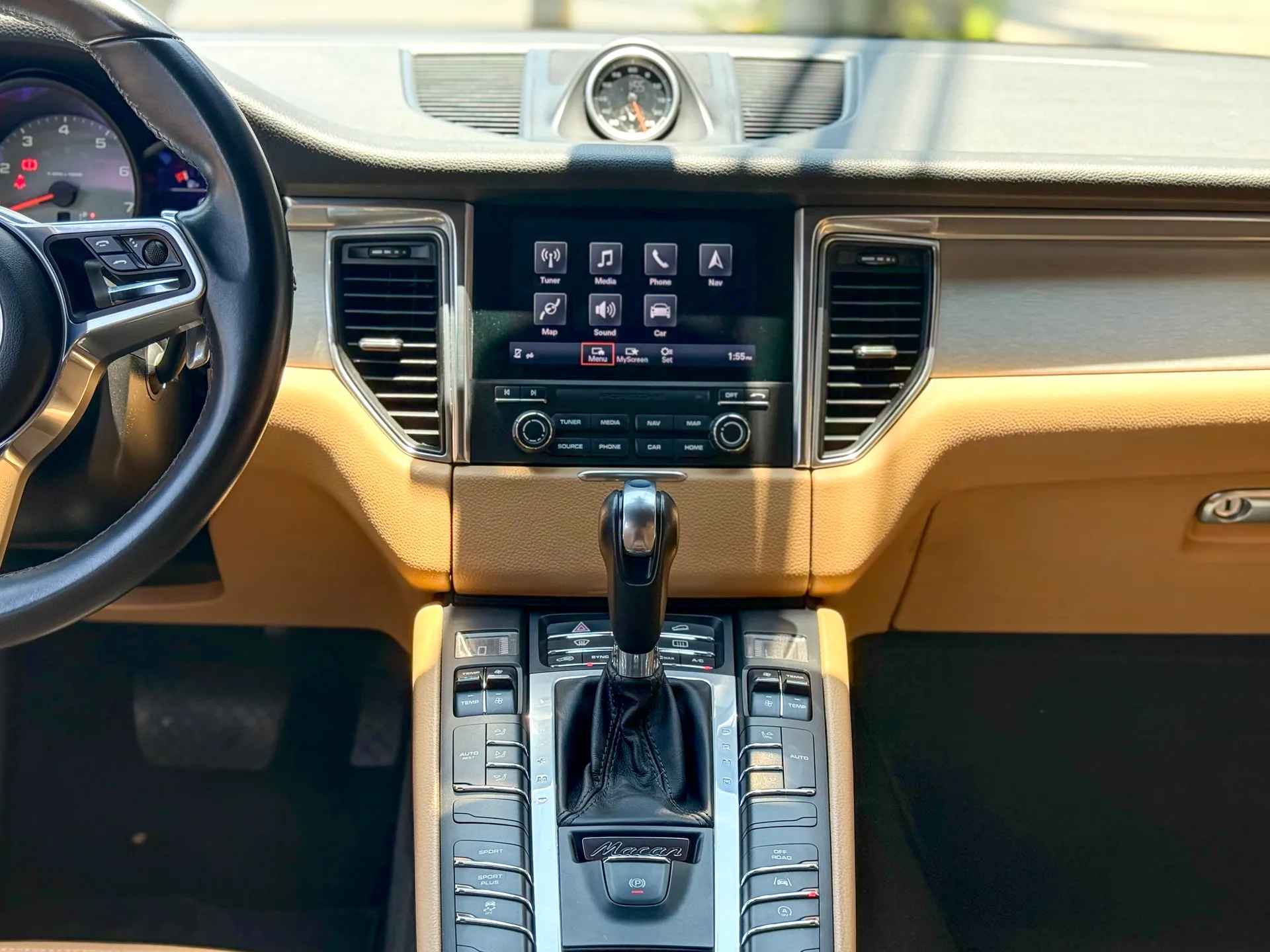 Car image 12