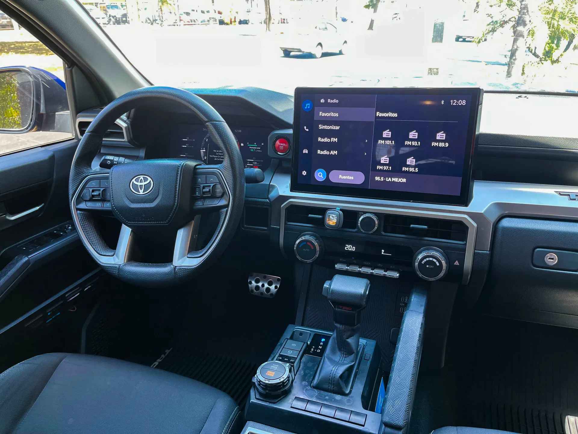 Car image 15