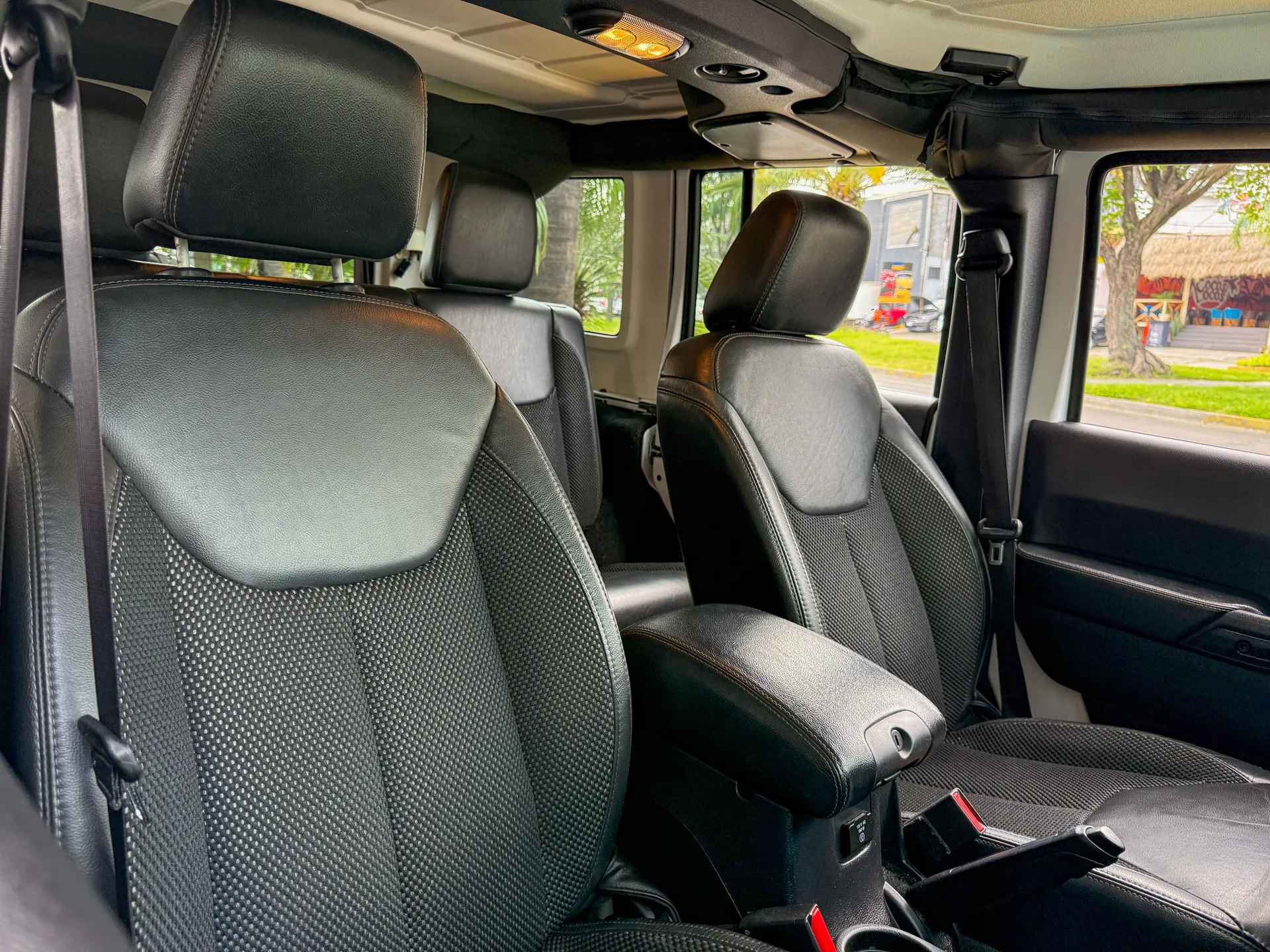 Car image 18
