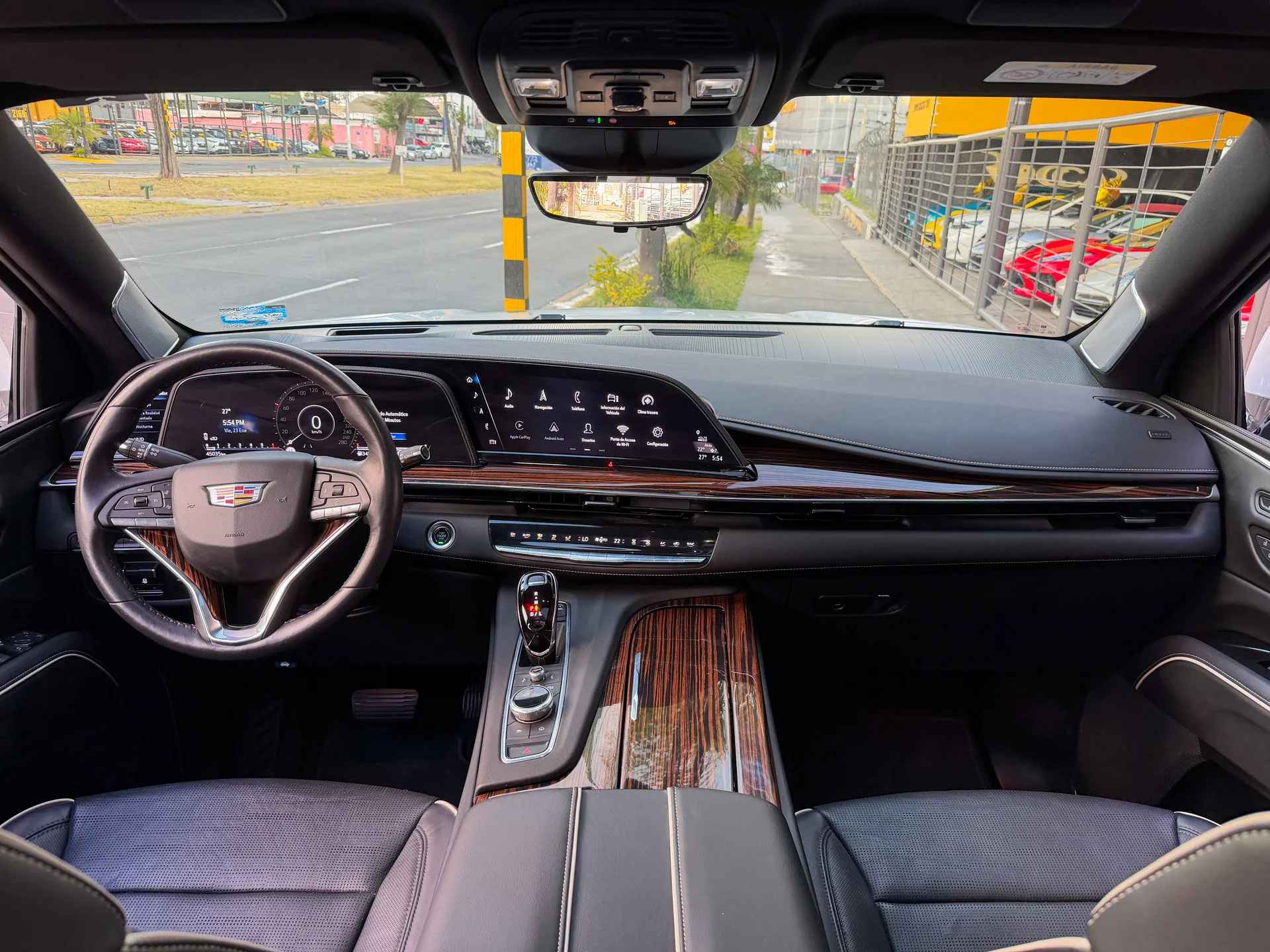 Car image 11