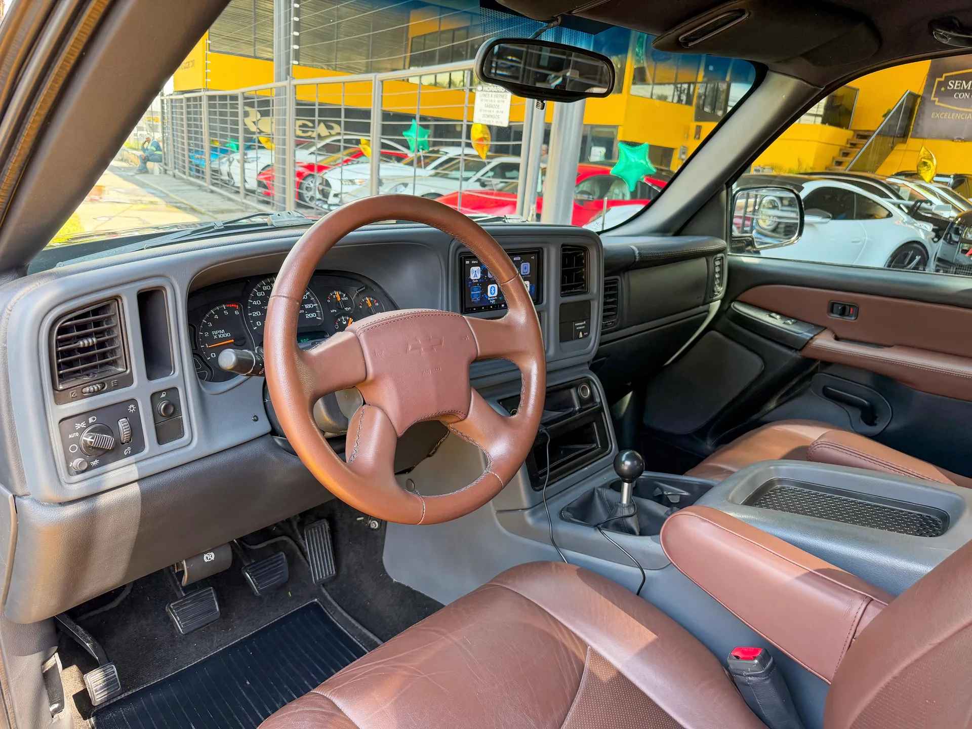 Car image 10