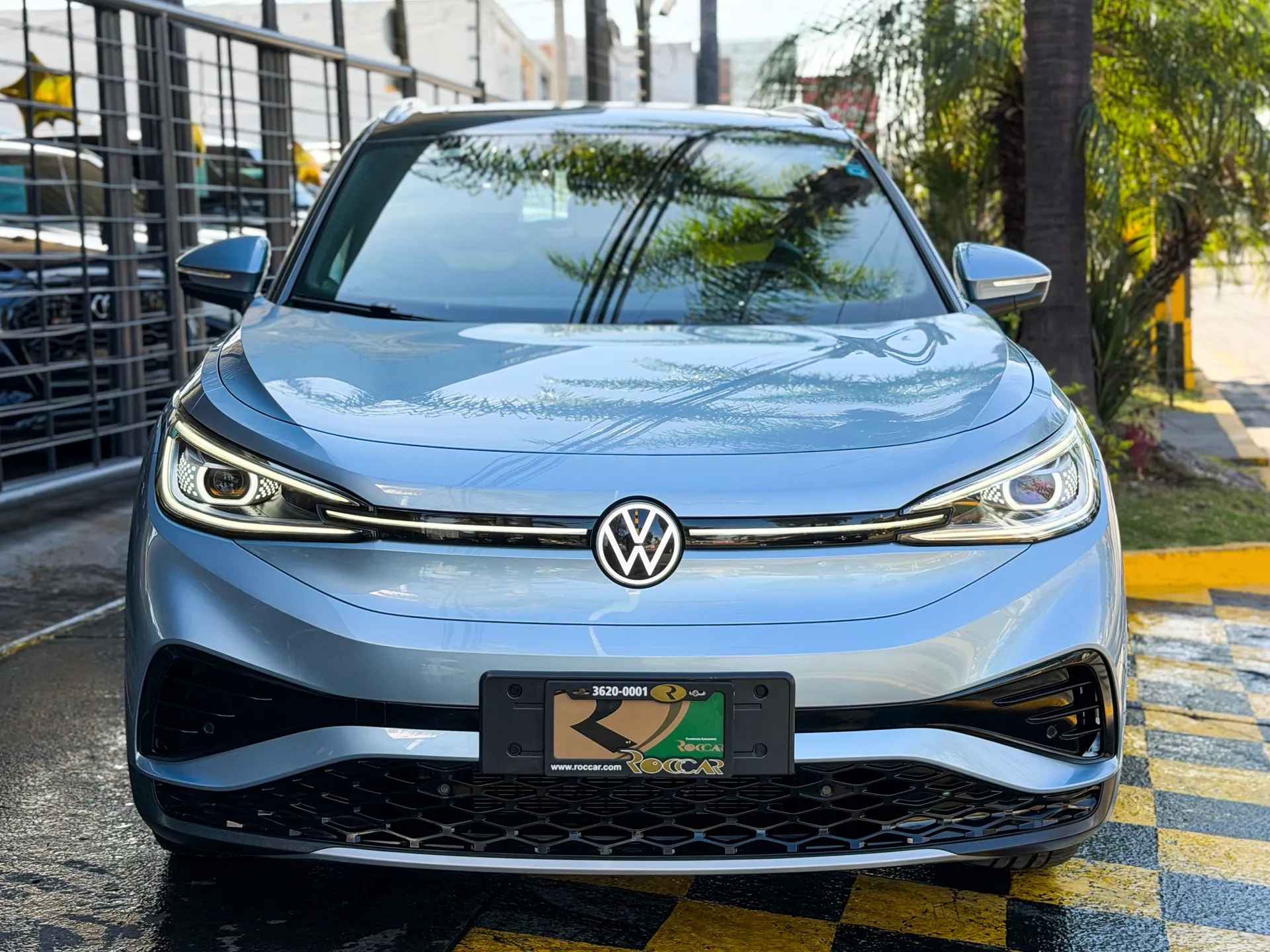 Car image 3