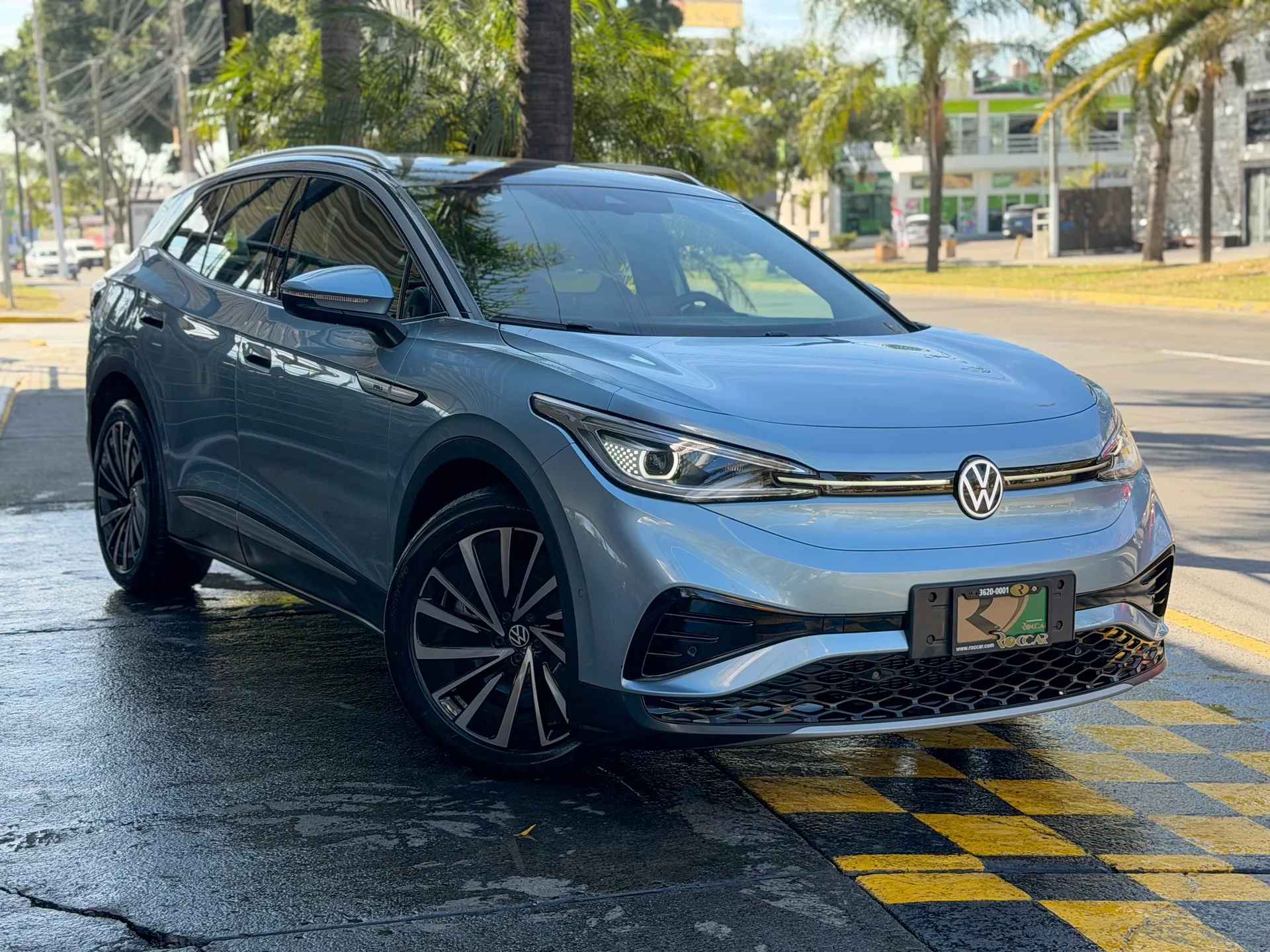 Car image 4