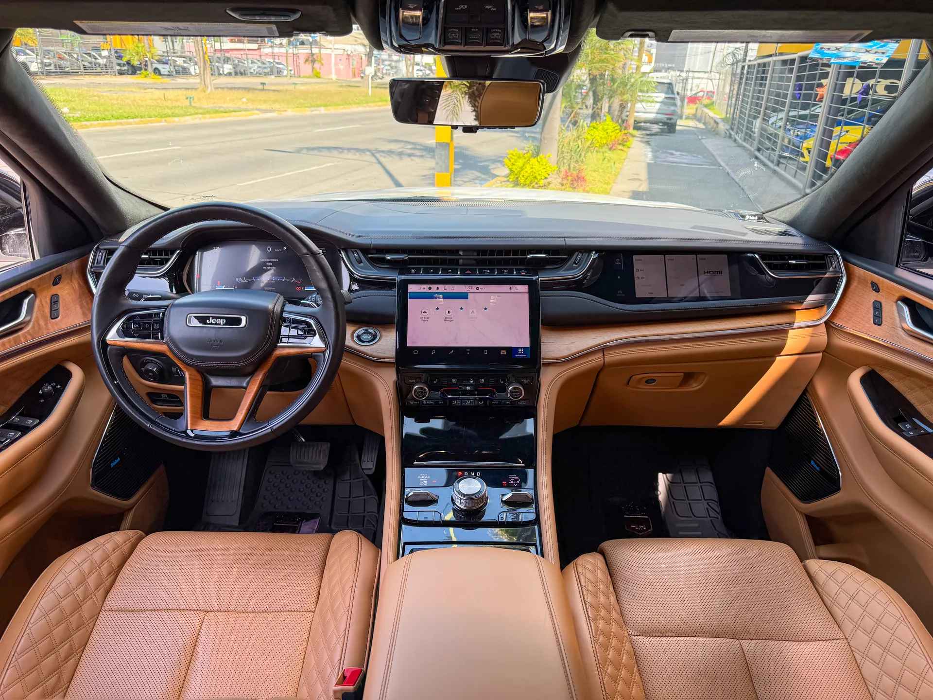 Car image 10