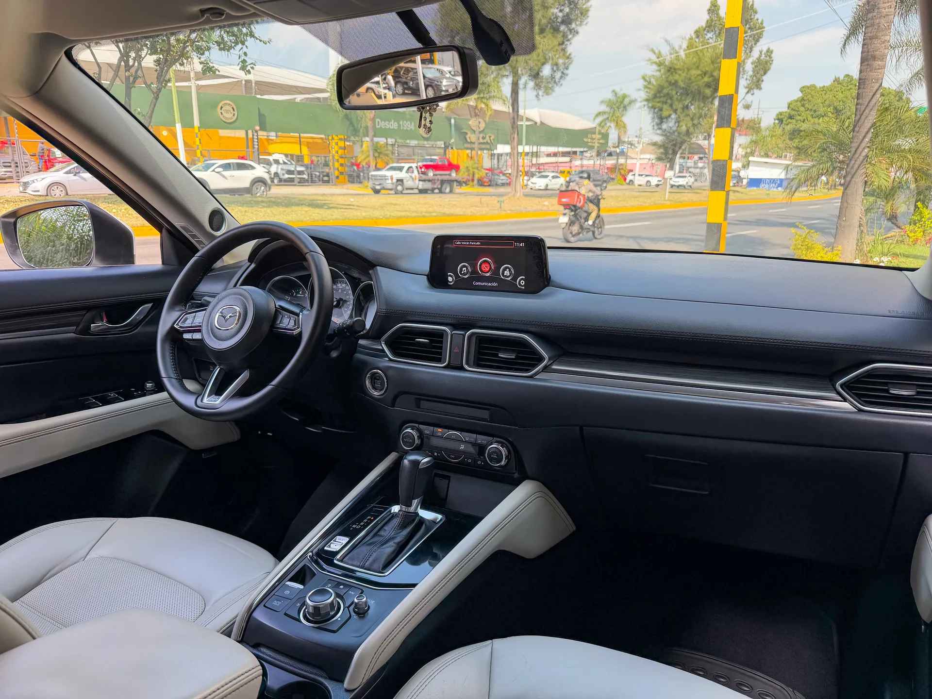 Car image 15