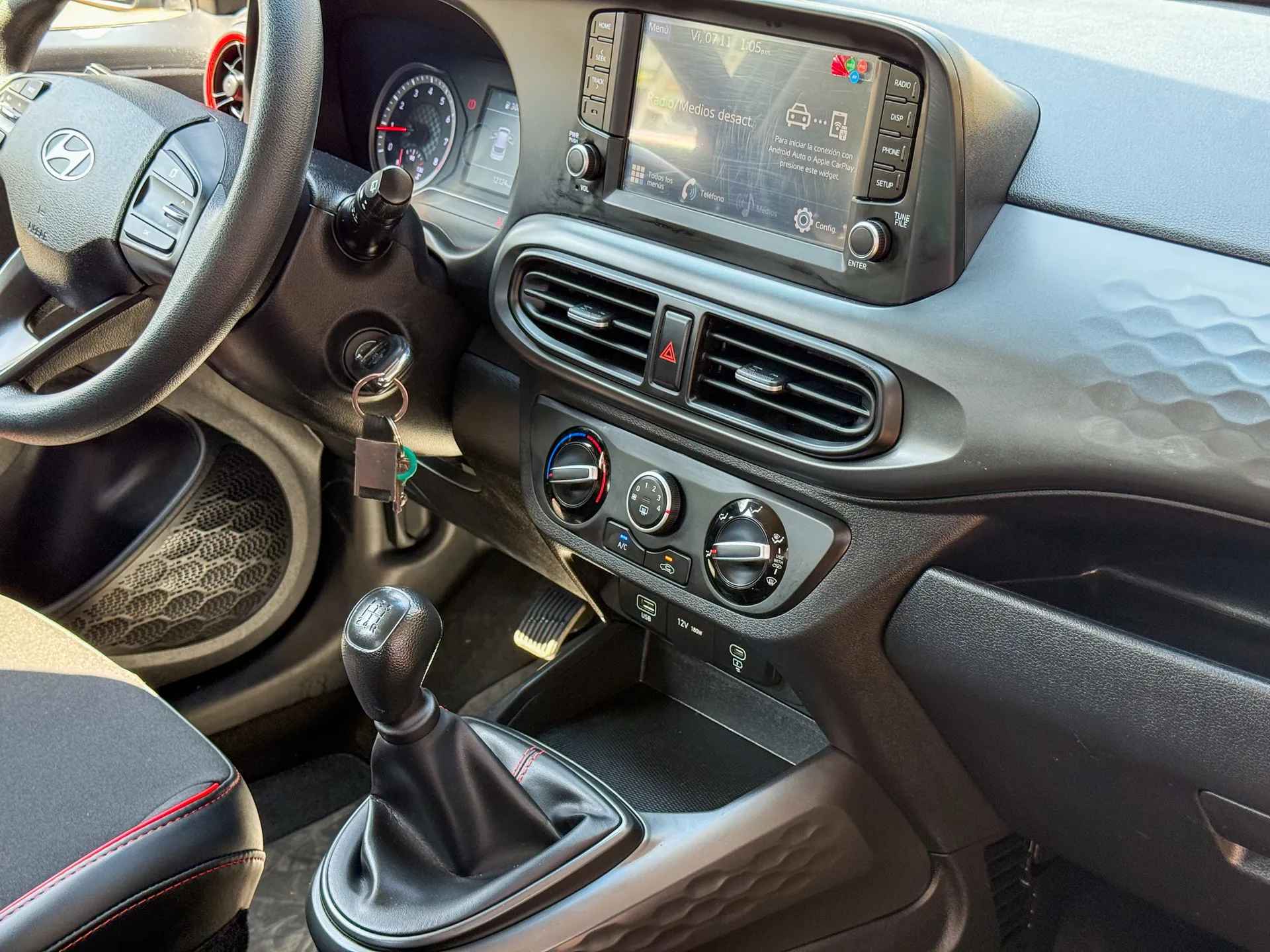 Car image 12