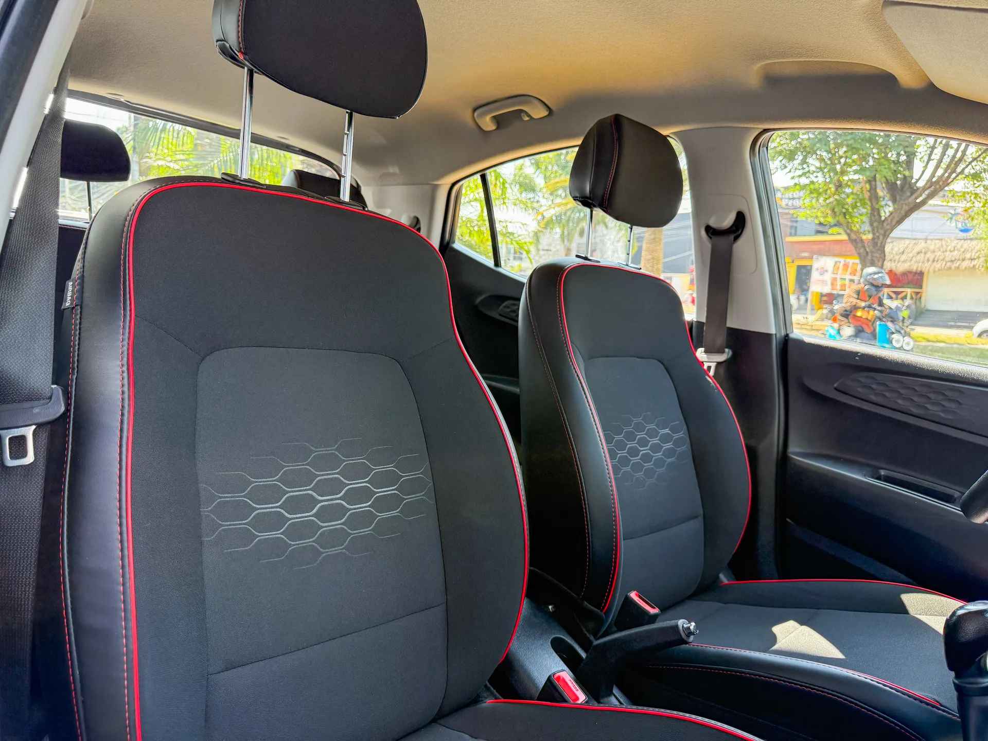 Car image 13