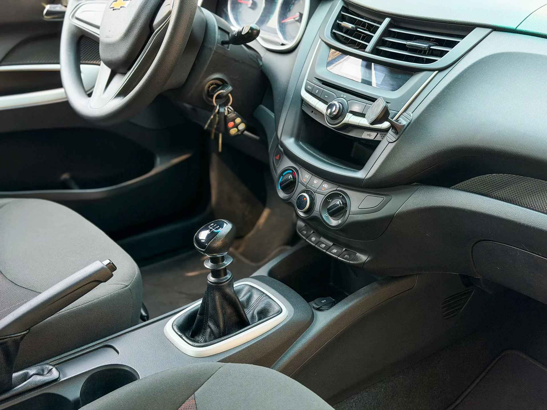 Car image 14