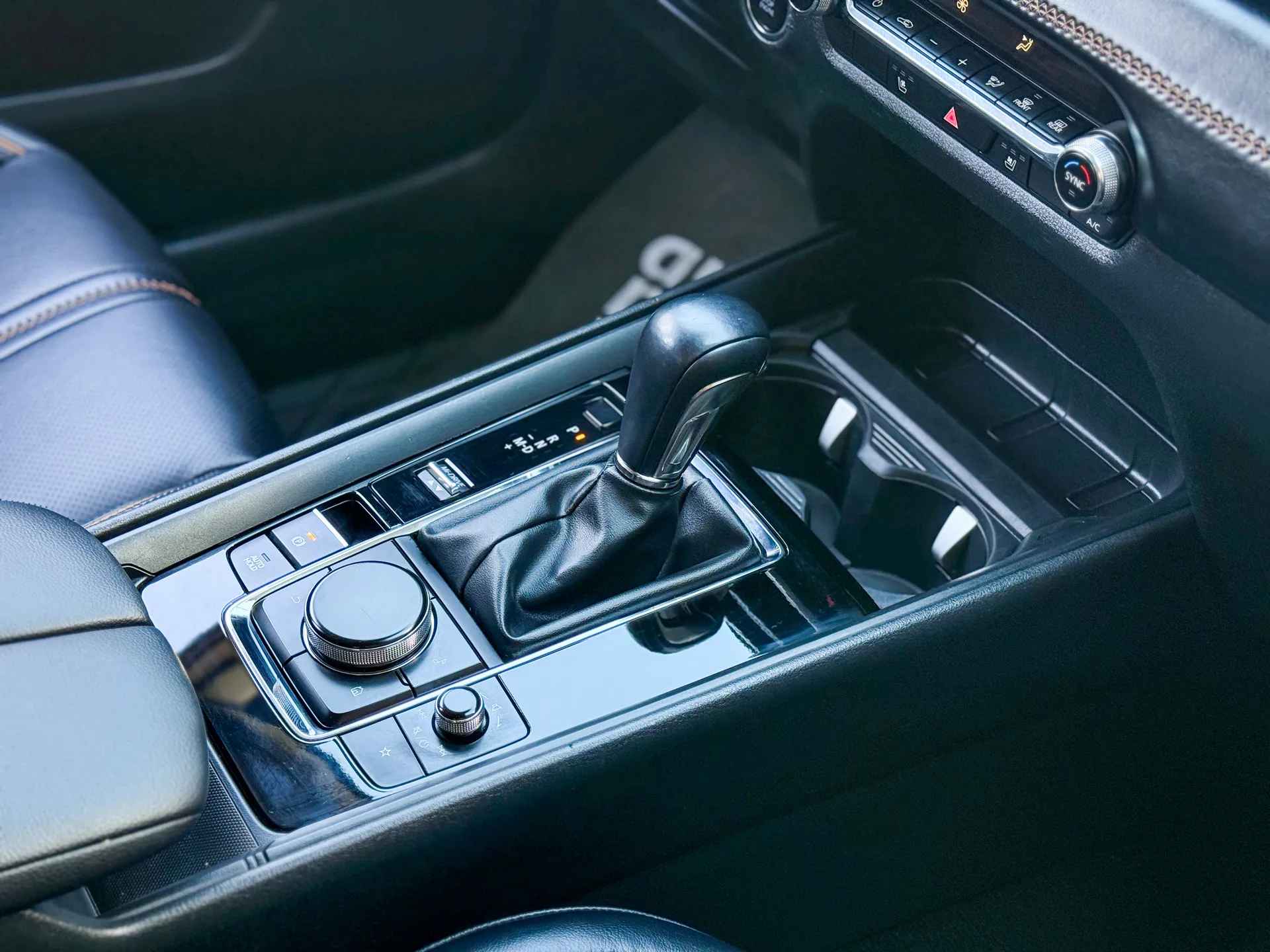 Car image 16
