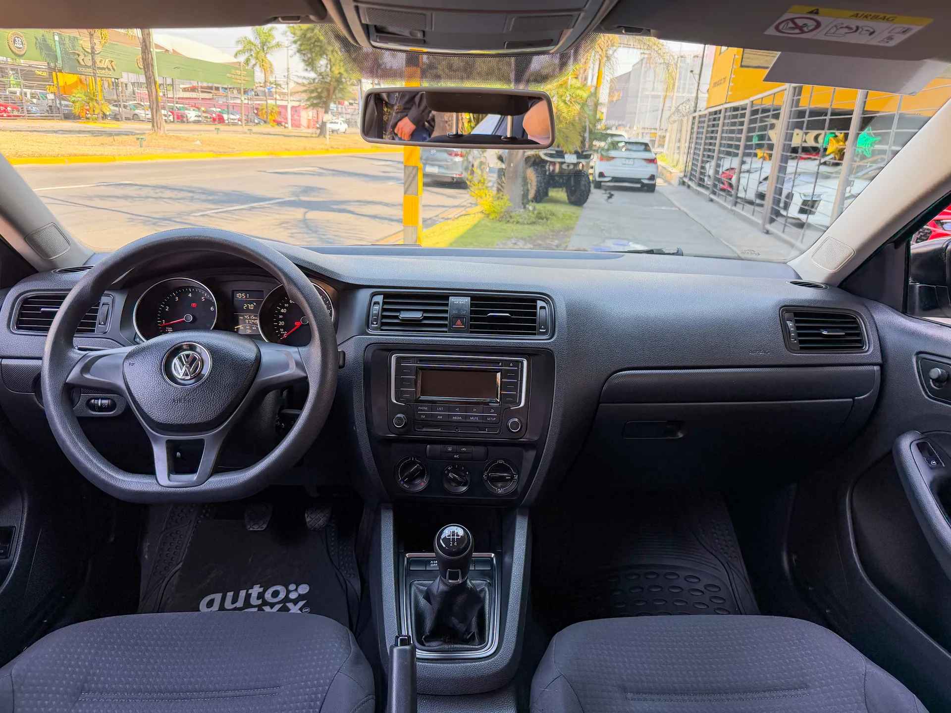 Car image 9