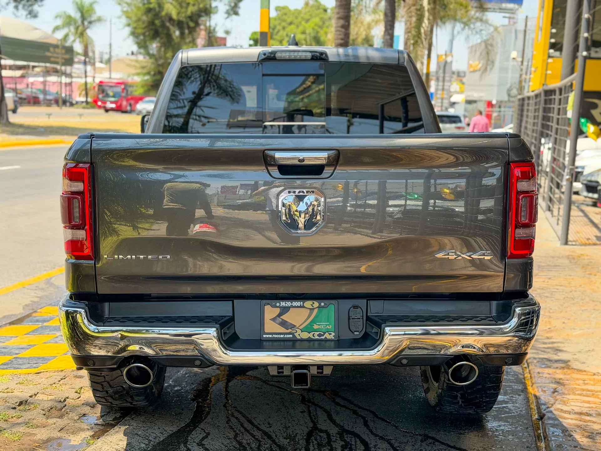 Car image 9