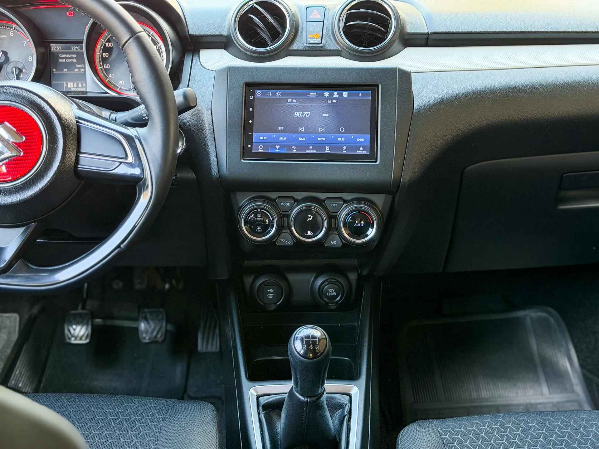 Car image 14