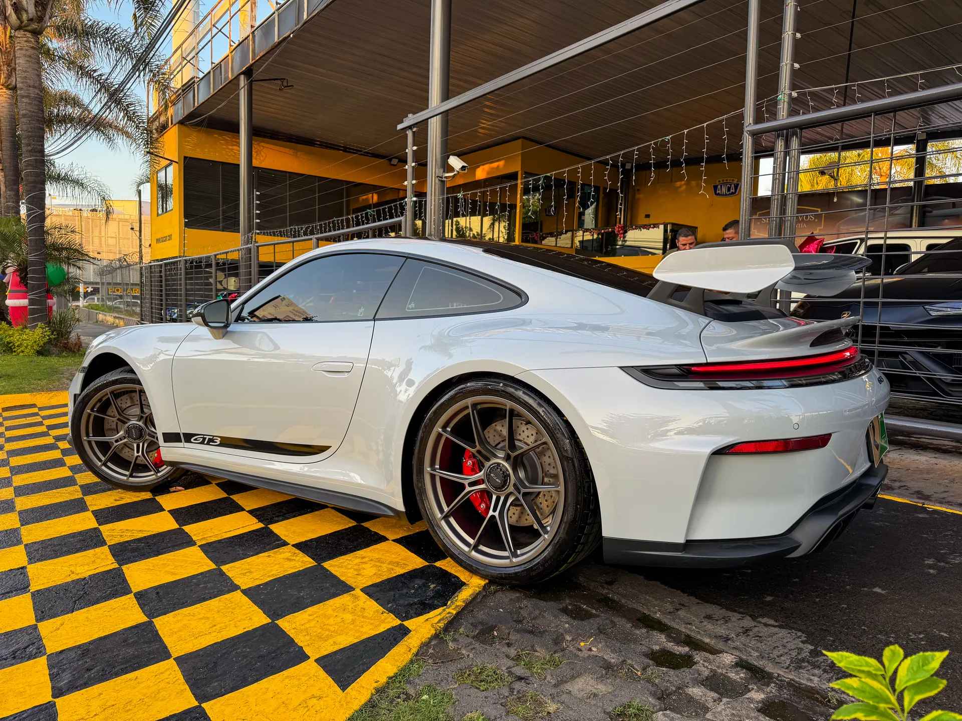 Car image 9
