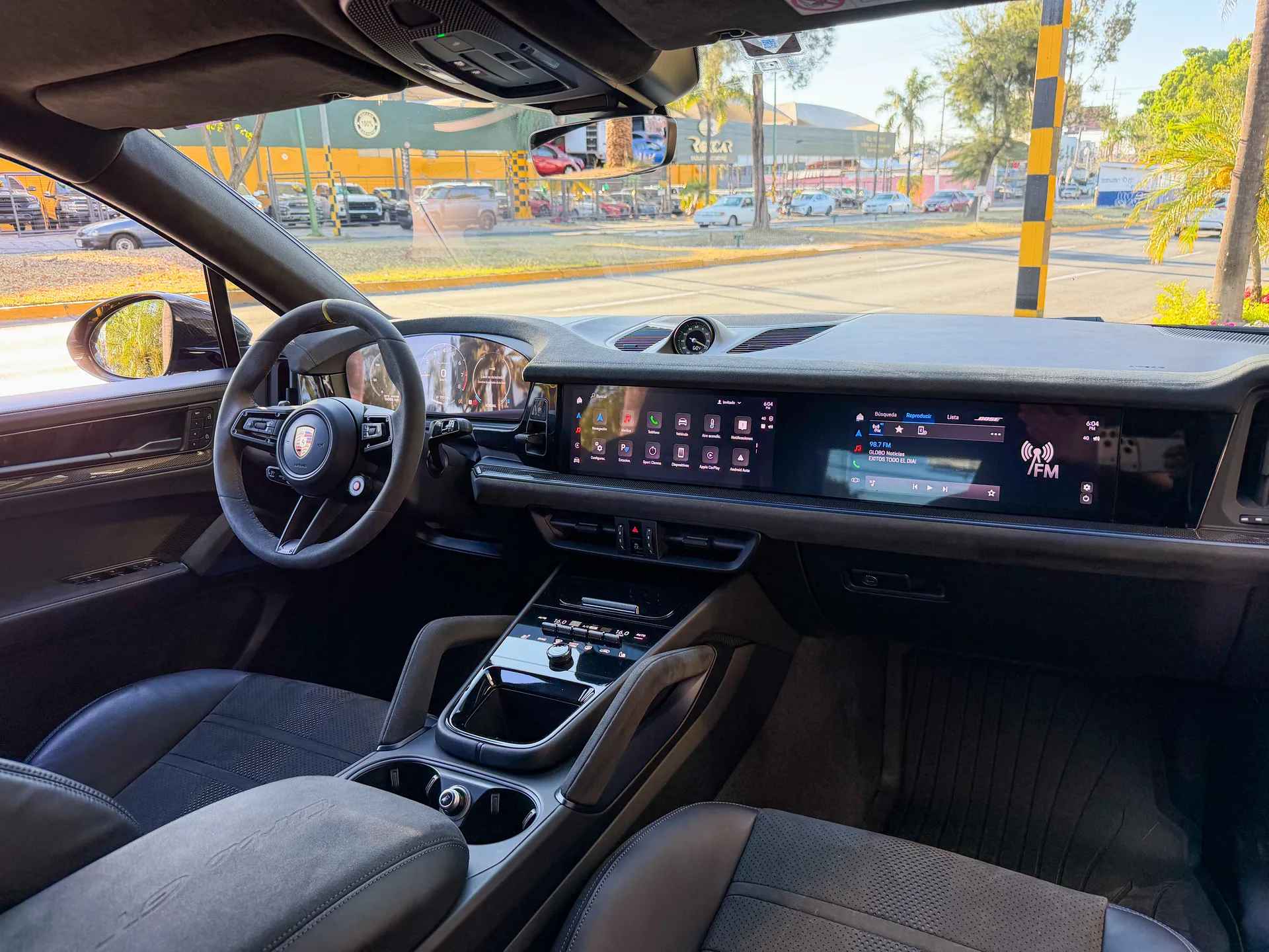 Car image 16