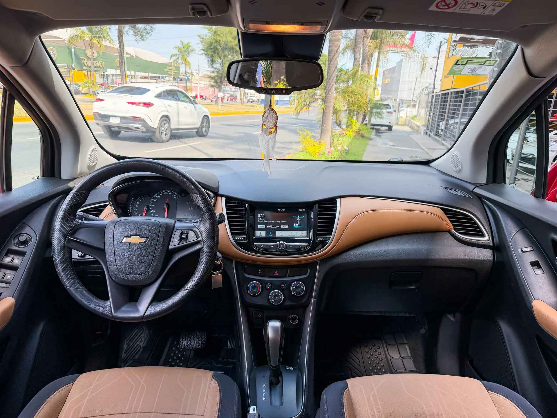 Car image 9