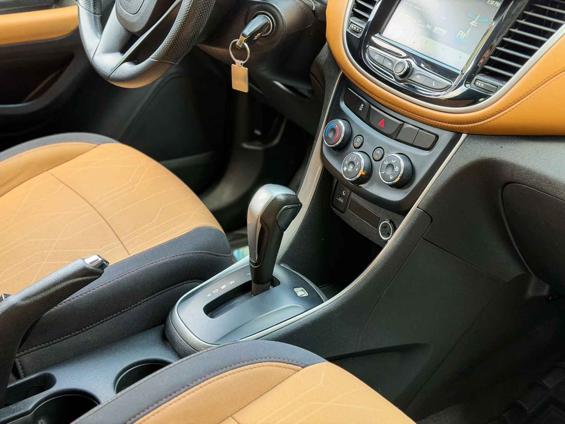 Car image 14