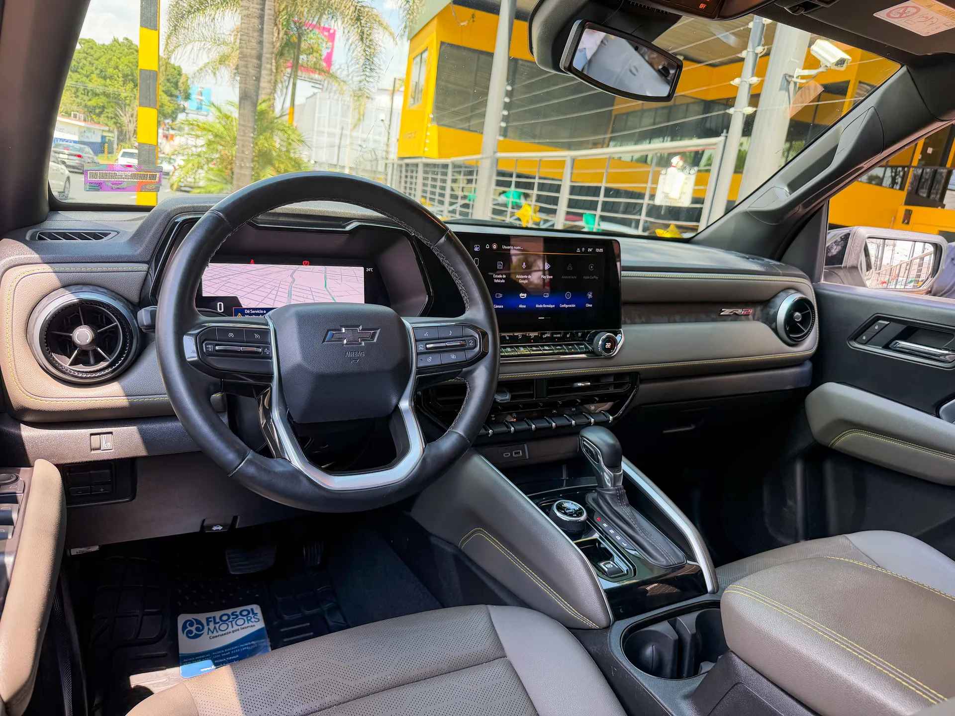 Car image 10