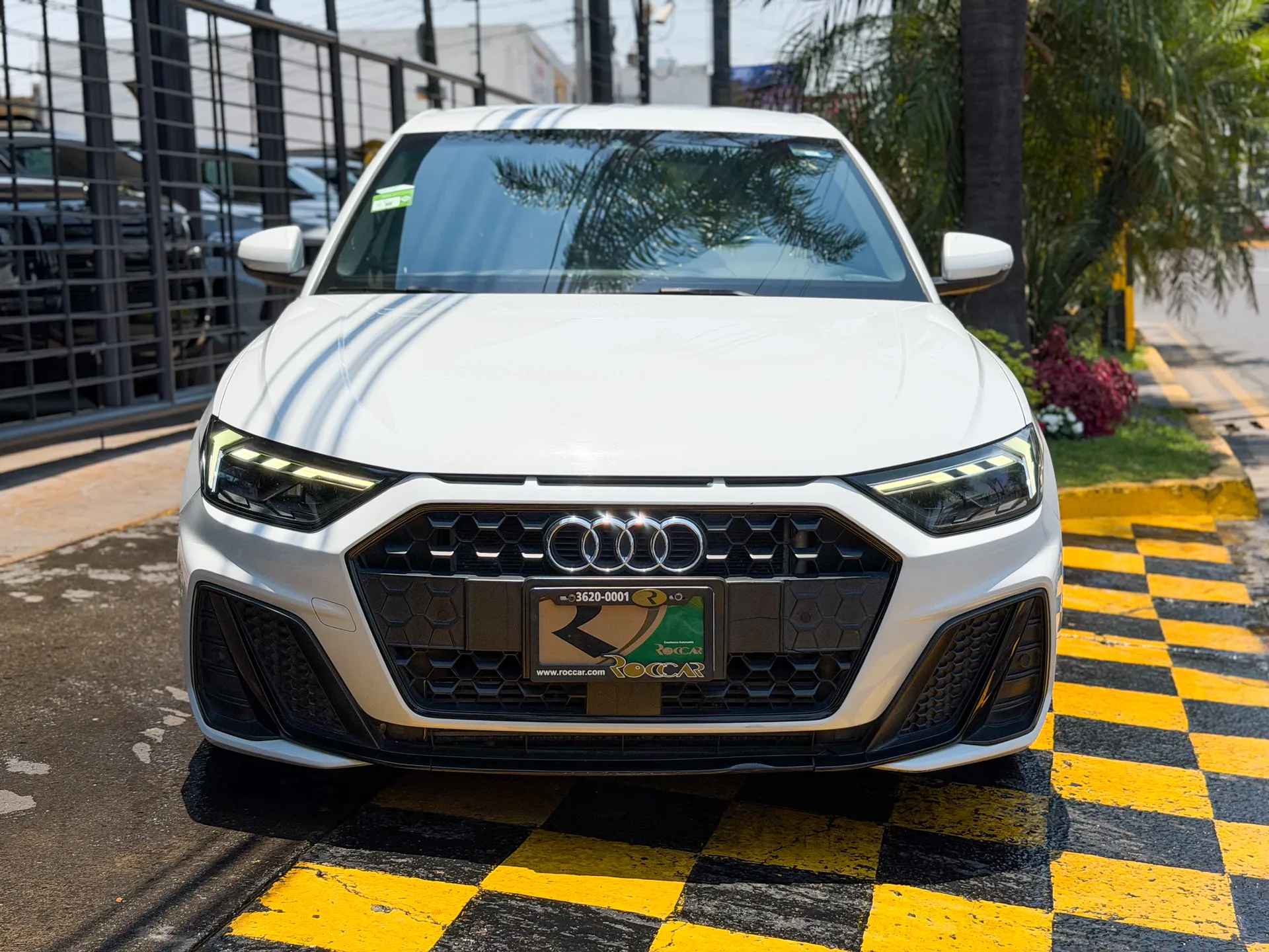 Car image 3