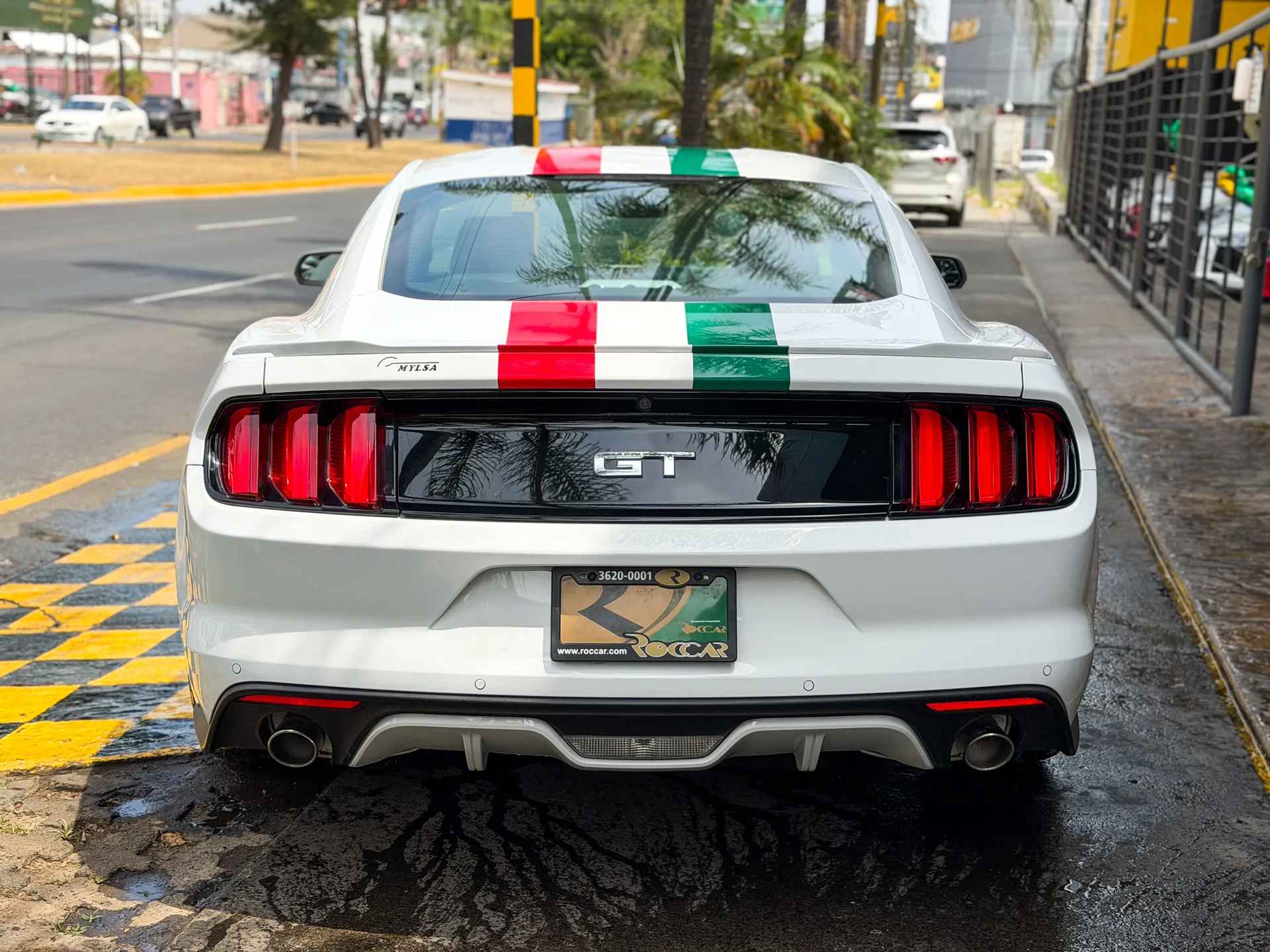 Car image 12