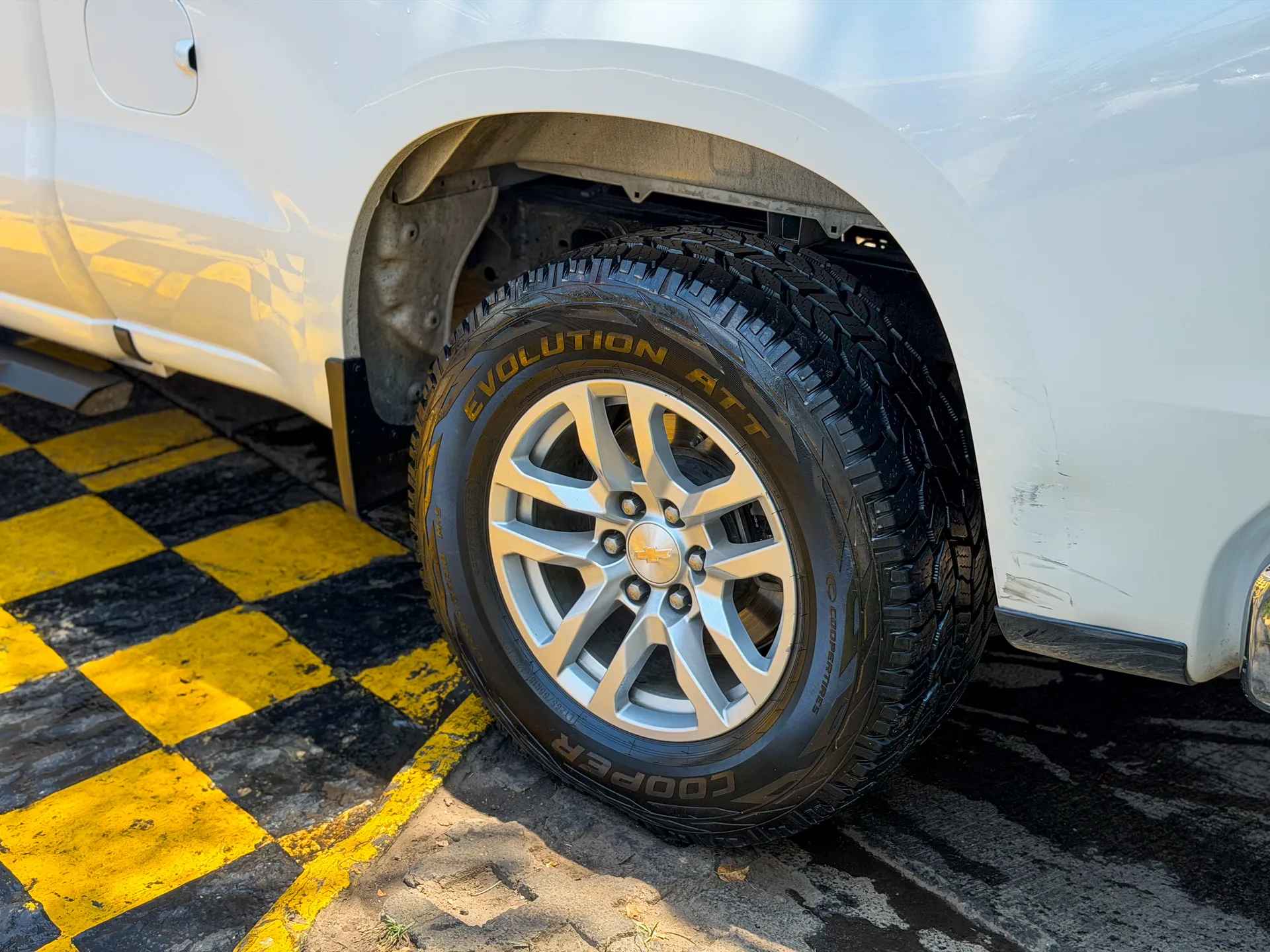 Car image 9