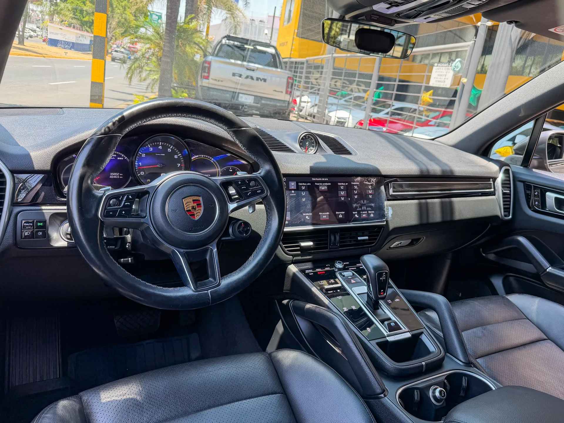 Car image 9