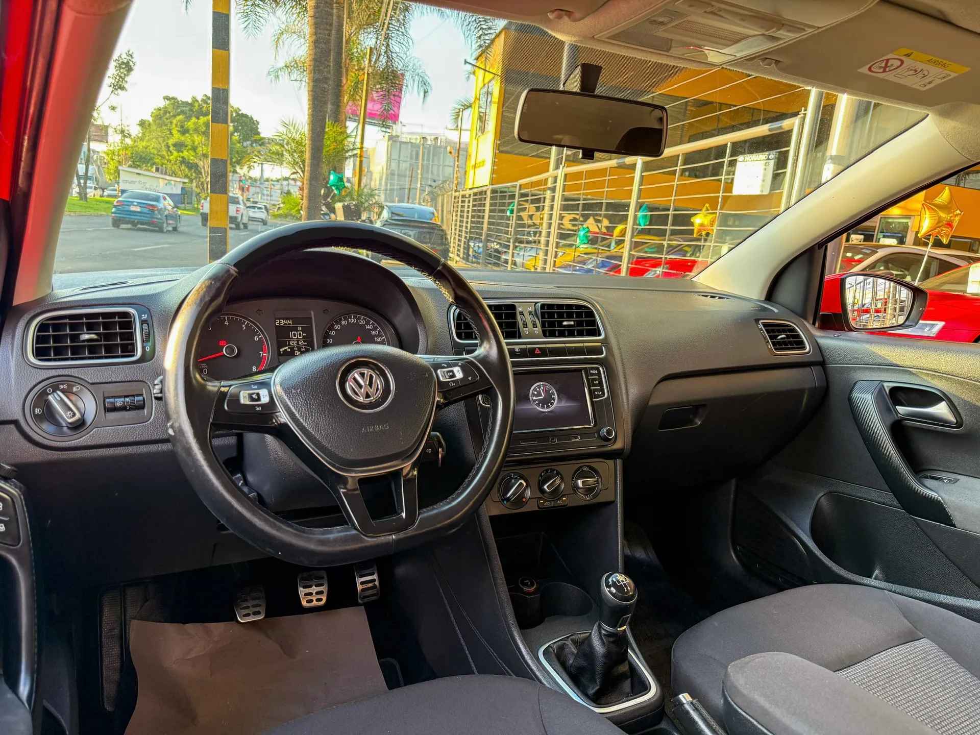 Car image 9