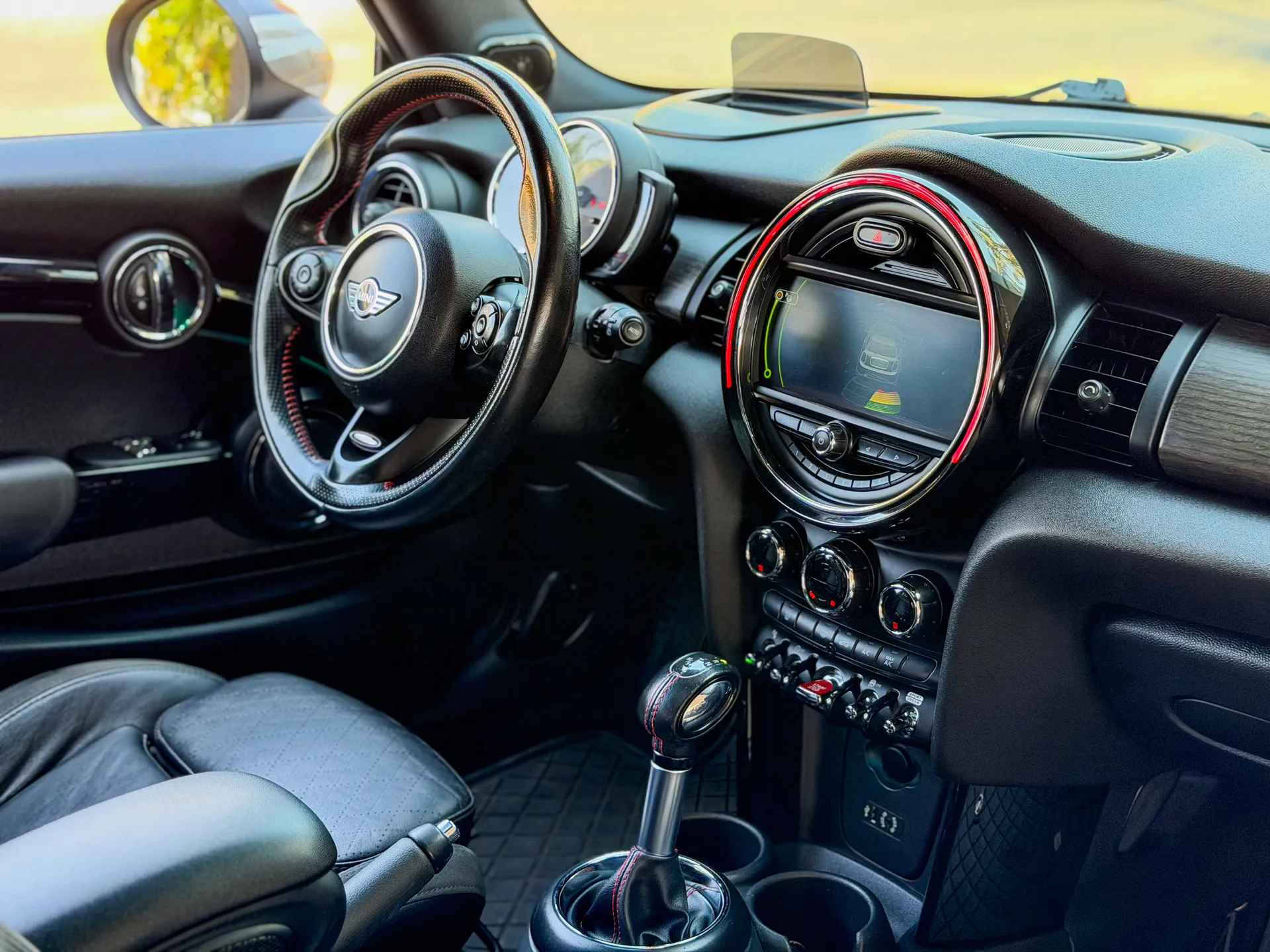 Car image 14