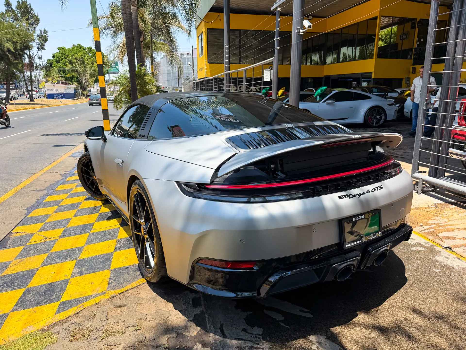 Car image 12