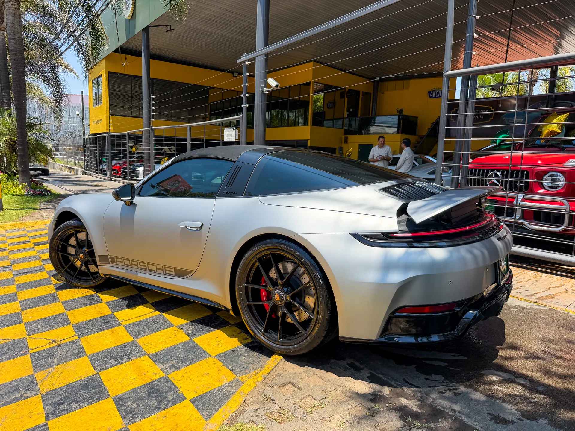 Car image 14