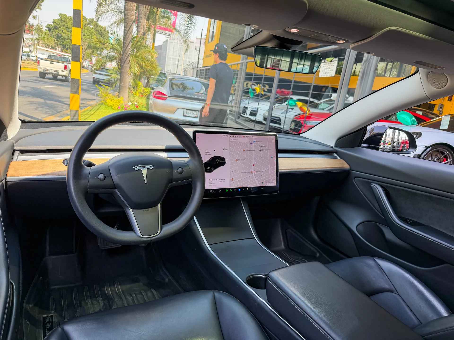 Car image 9