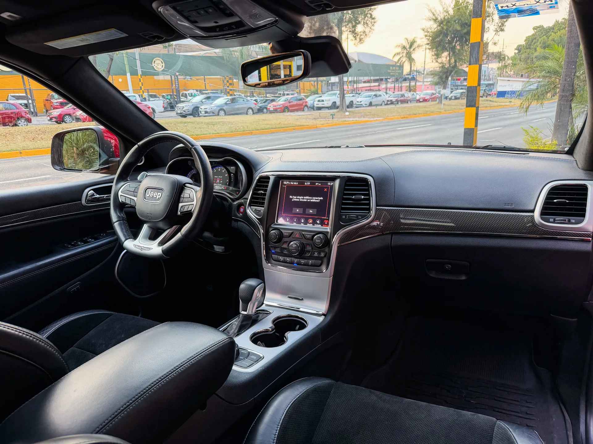 Car image 13