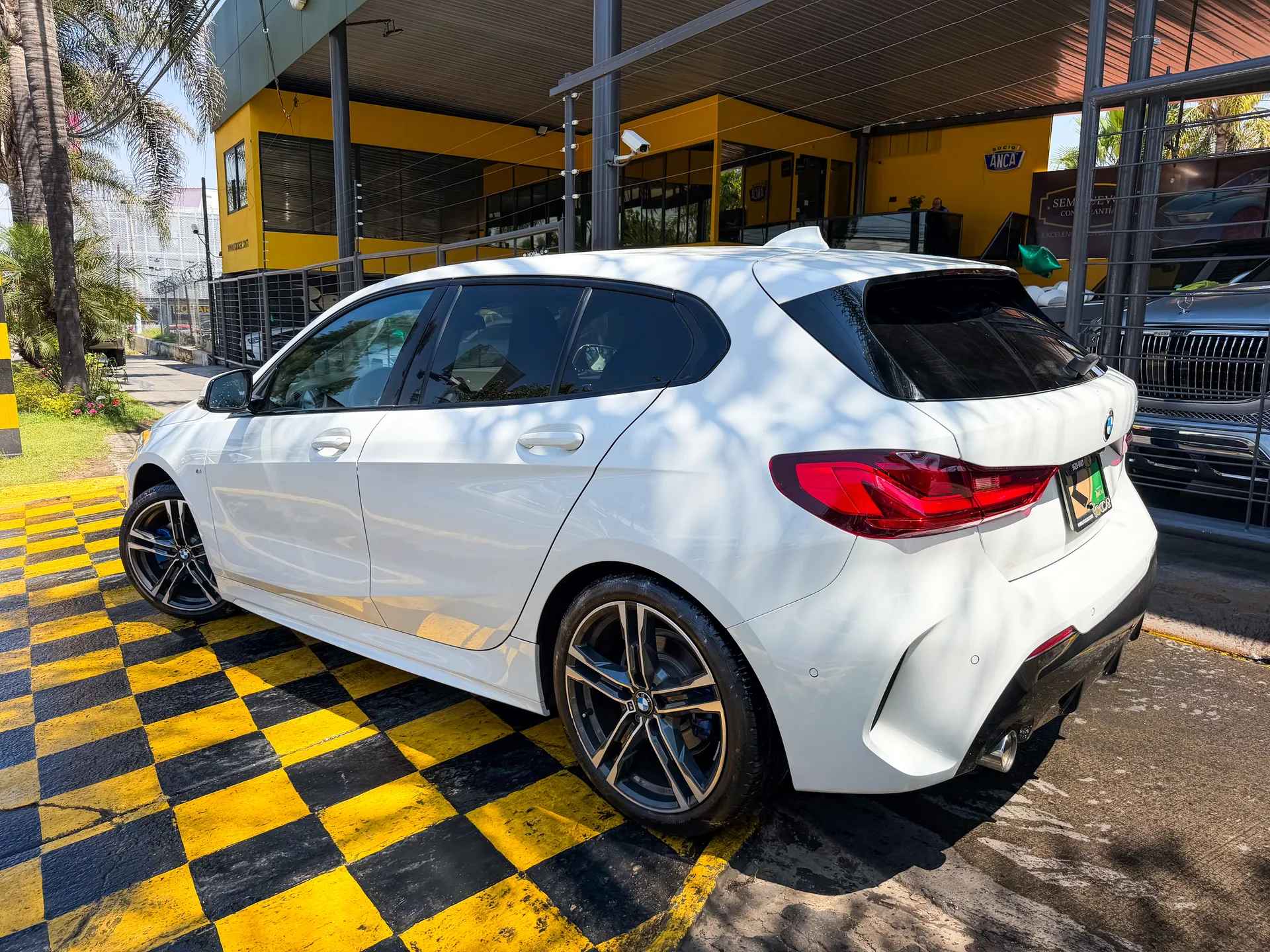 Car image 5