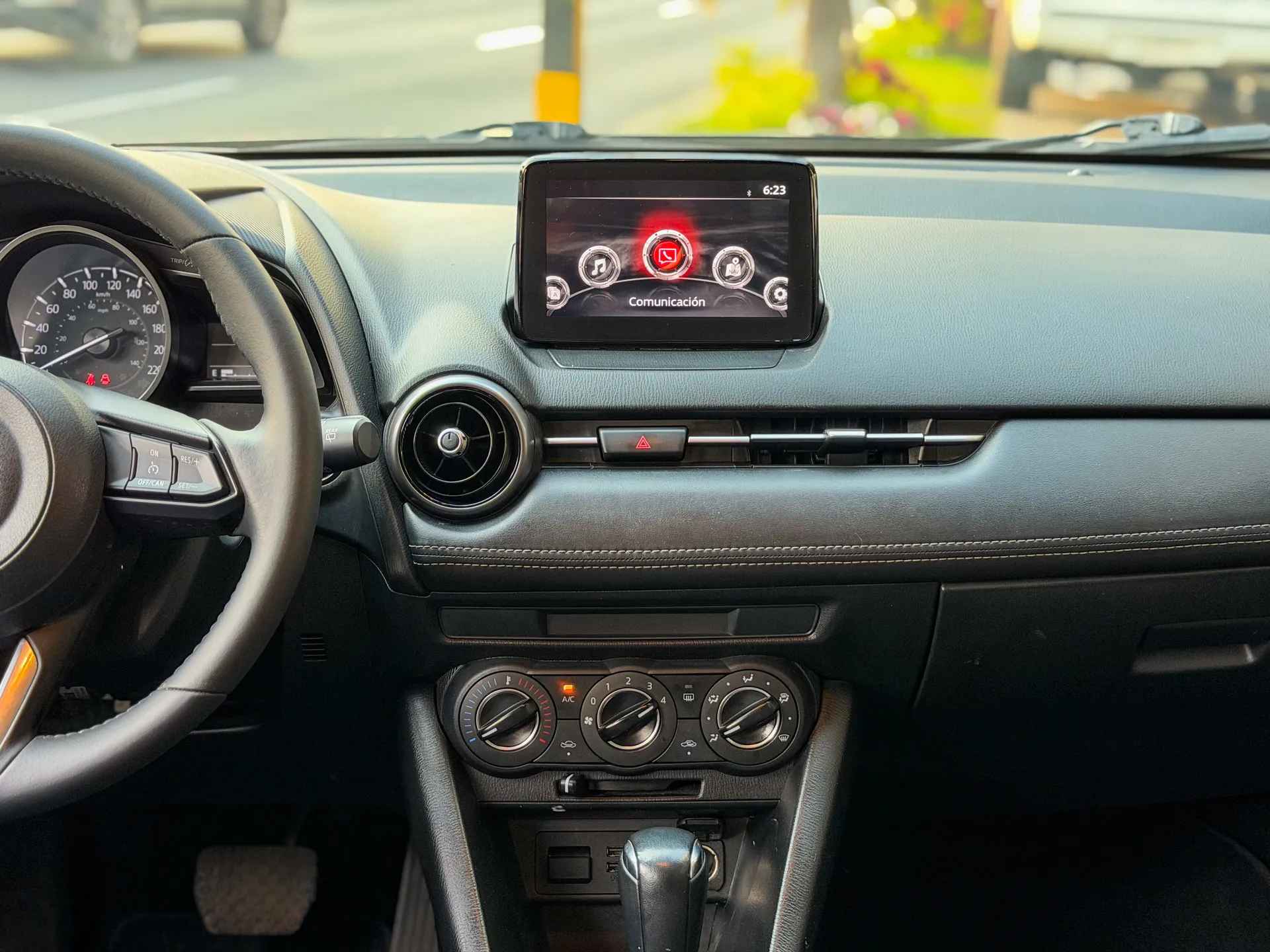 Car image 12