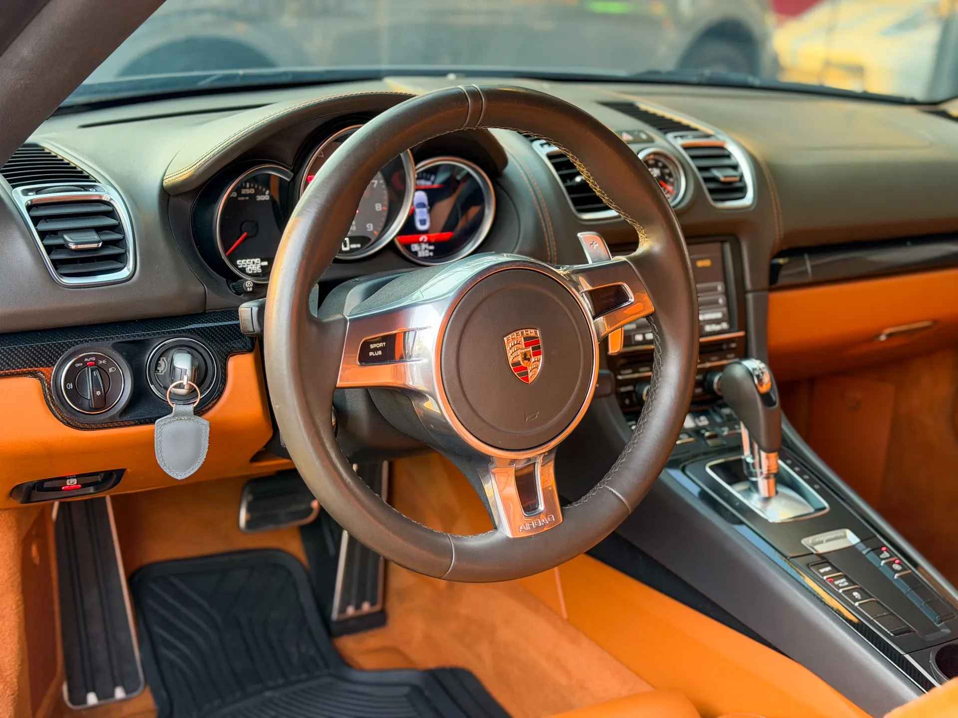 Car image 10