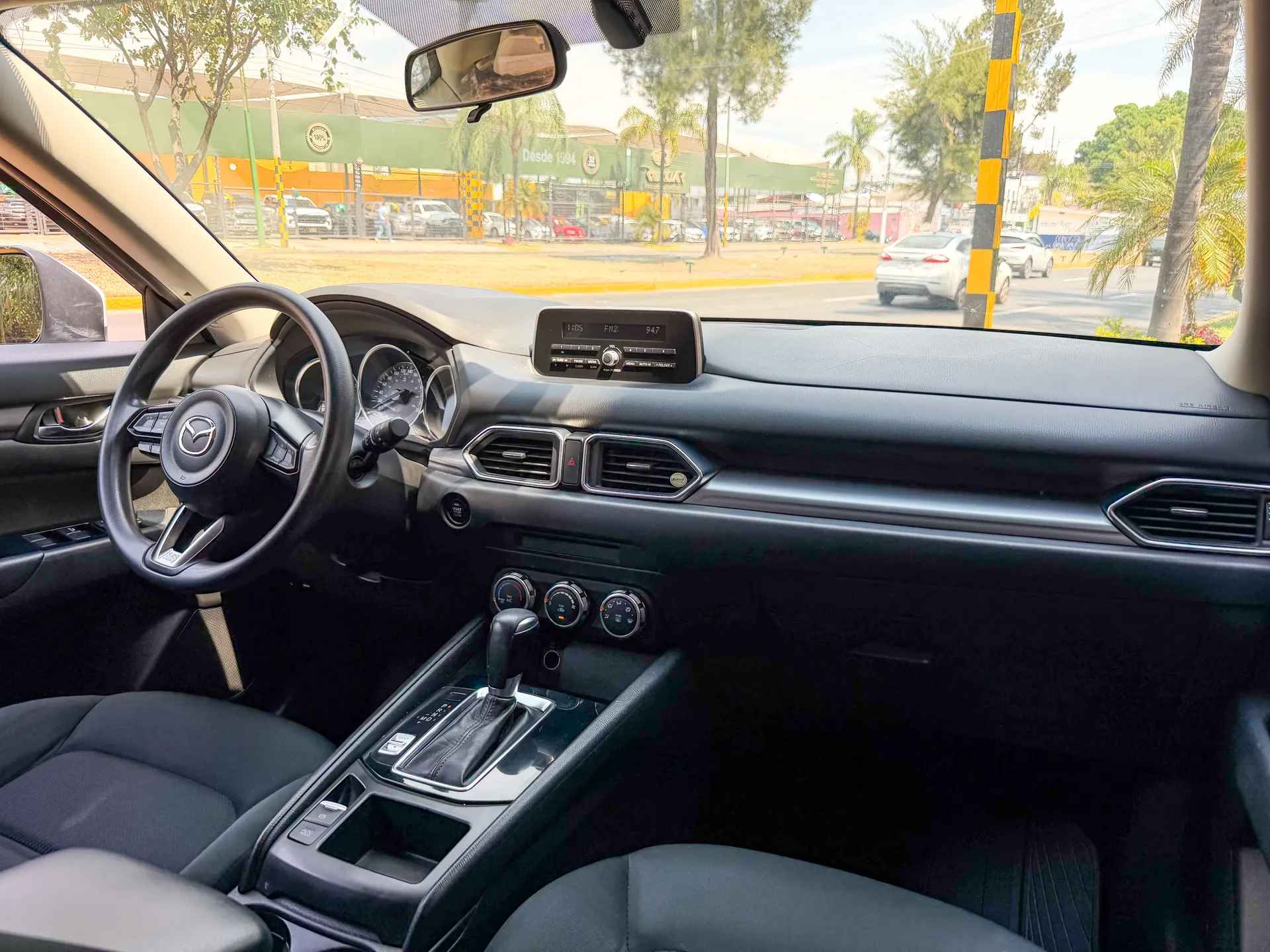 Car image 14