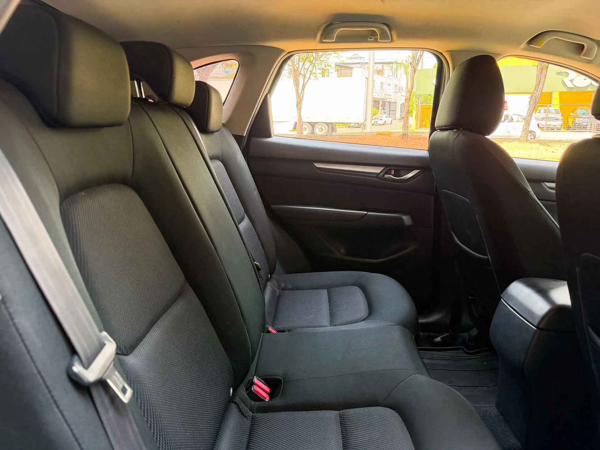 Car image 17