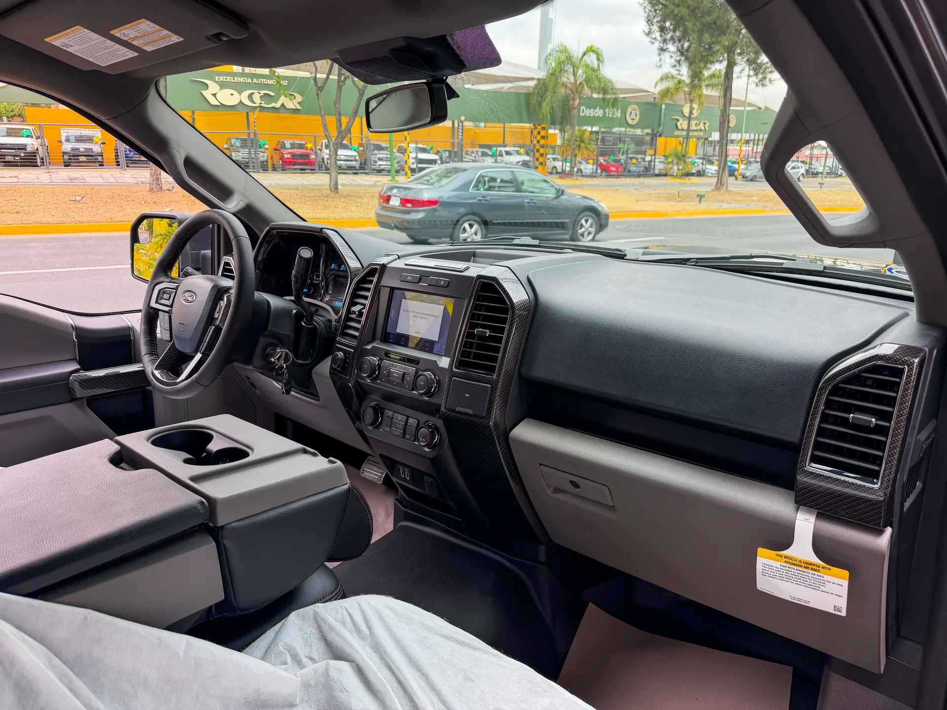 Car image 14