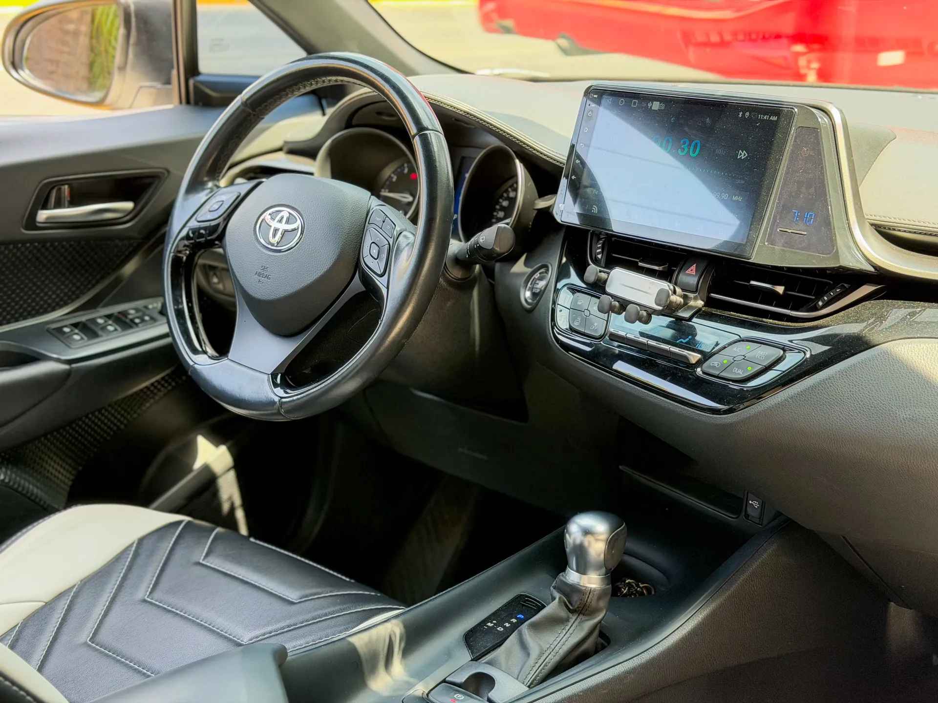 Car image 18