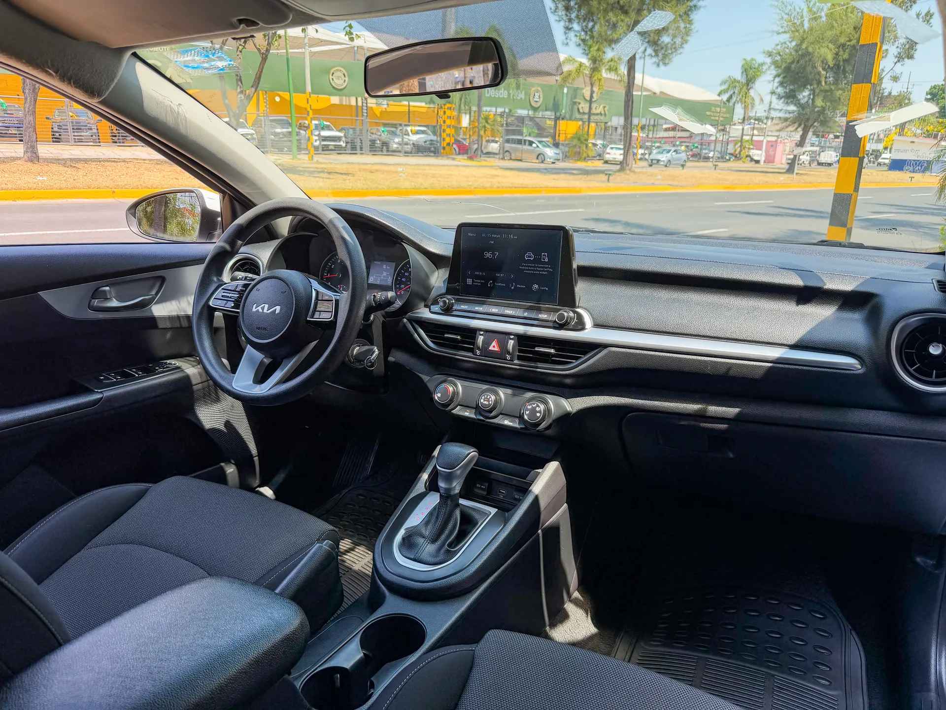 Car image 13