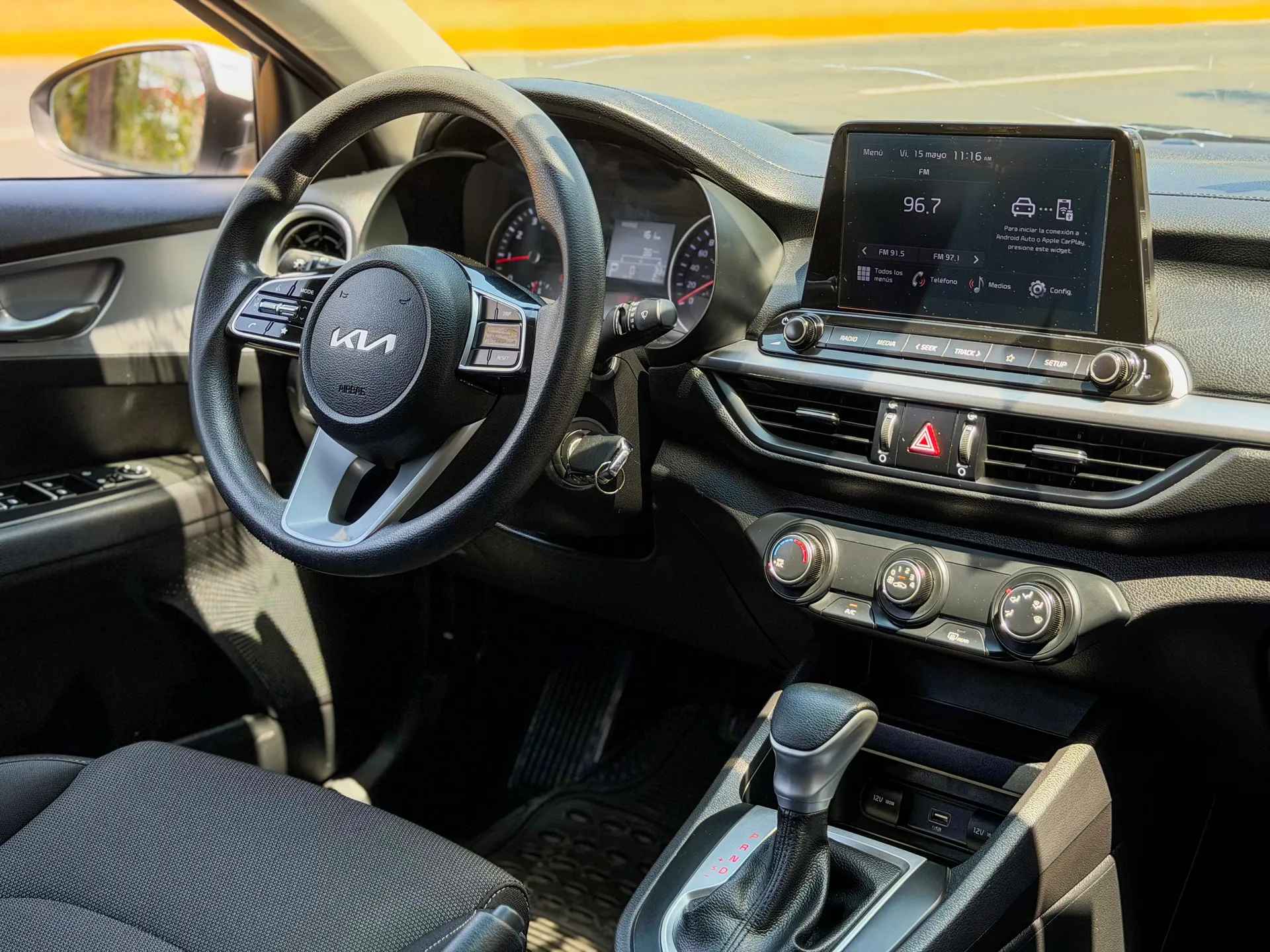 Car image 14