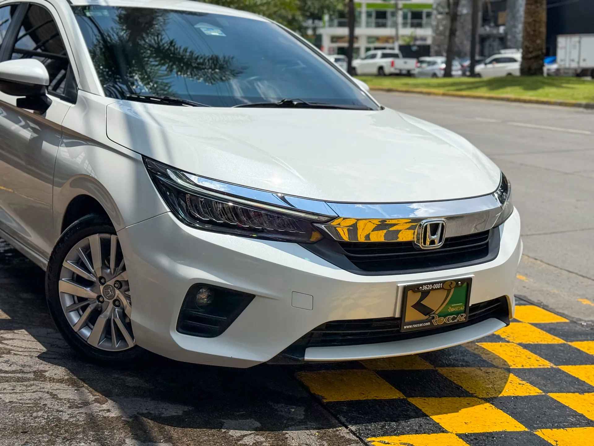 Car image 5