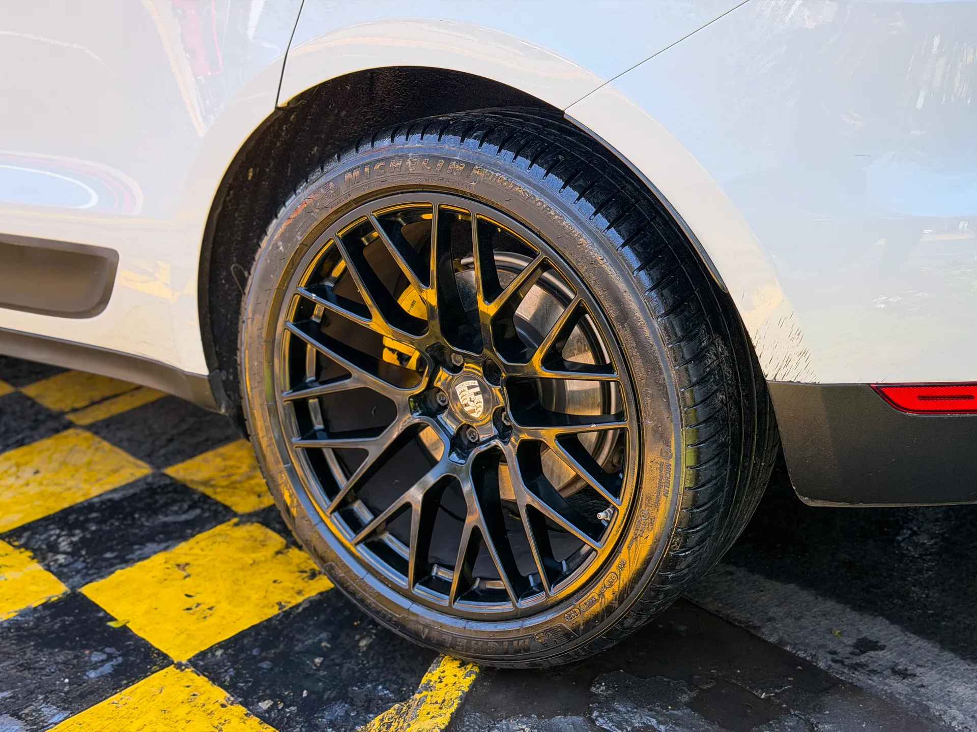 Car image 8